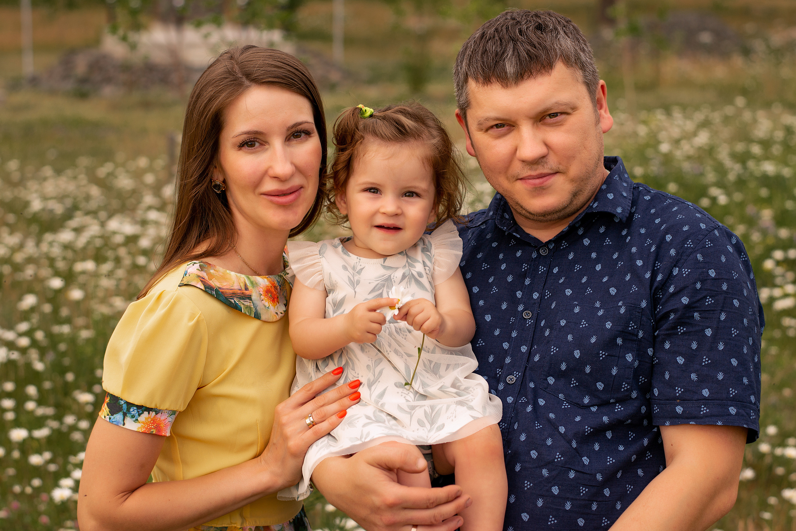Счастье среди ромашек. Приподаева Алёна семейный и детский фотограф в Красноярске