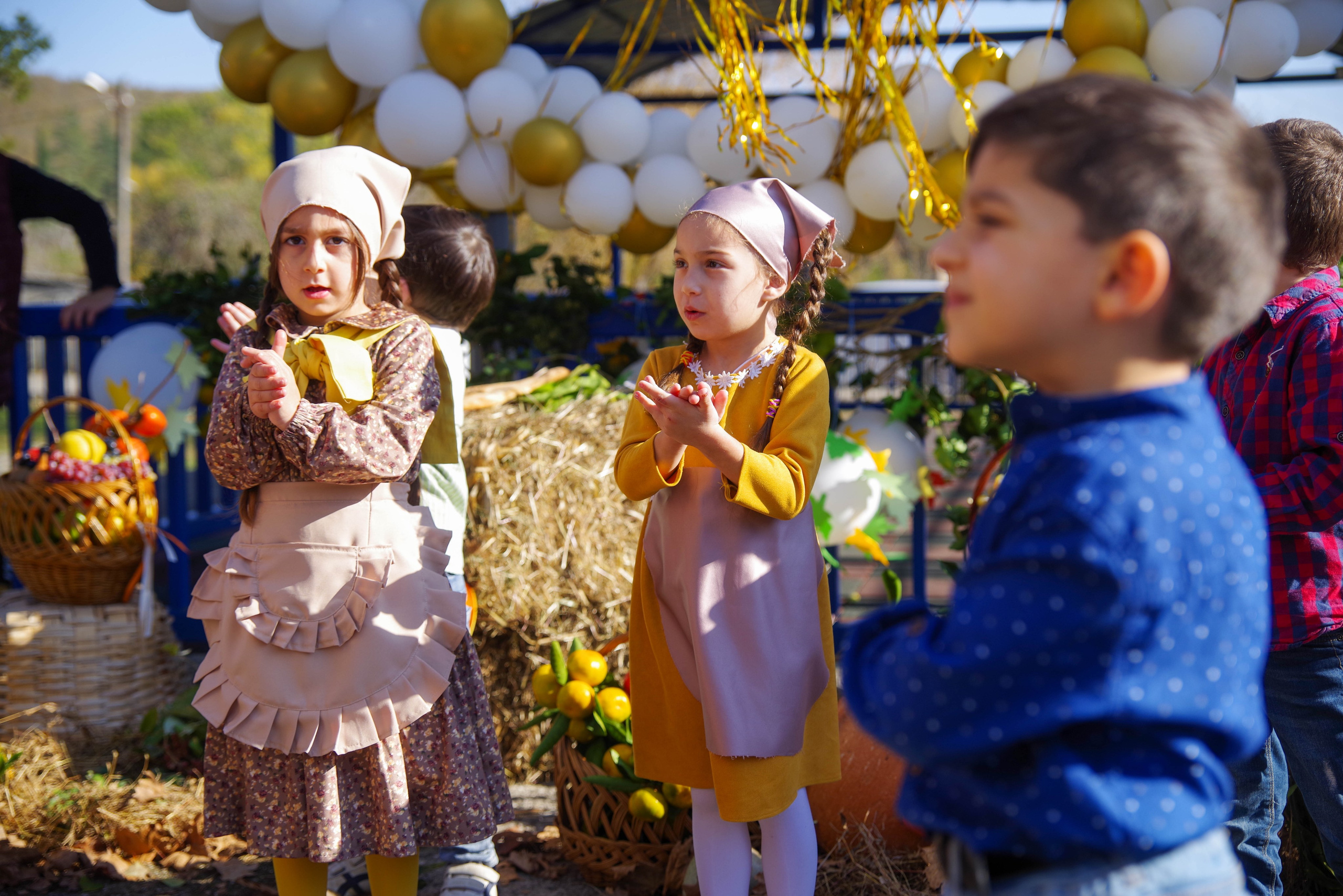 Детский сад в Менджи. Портретный фотограф Денис Милютин