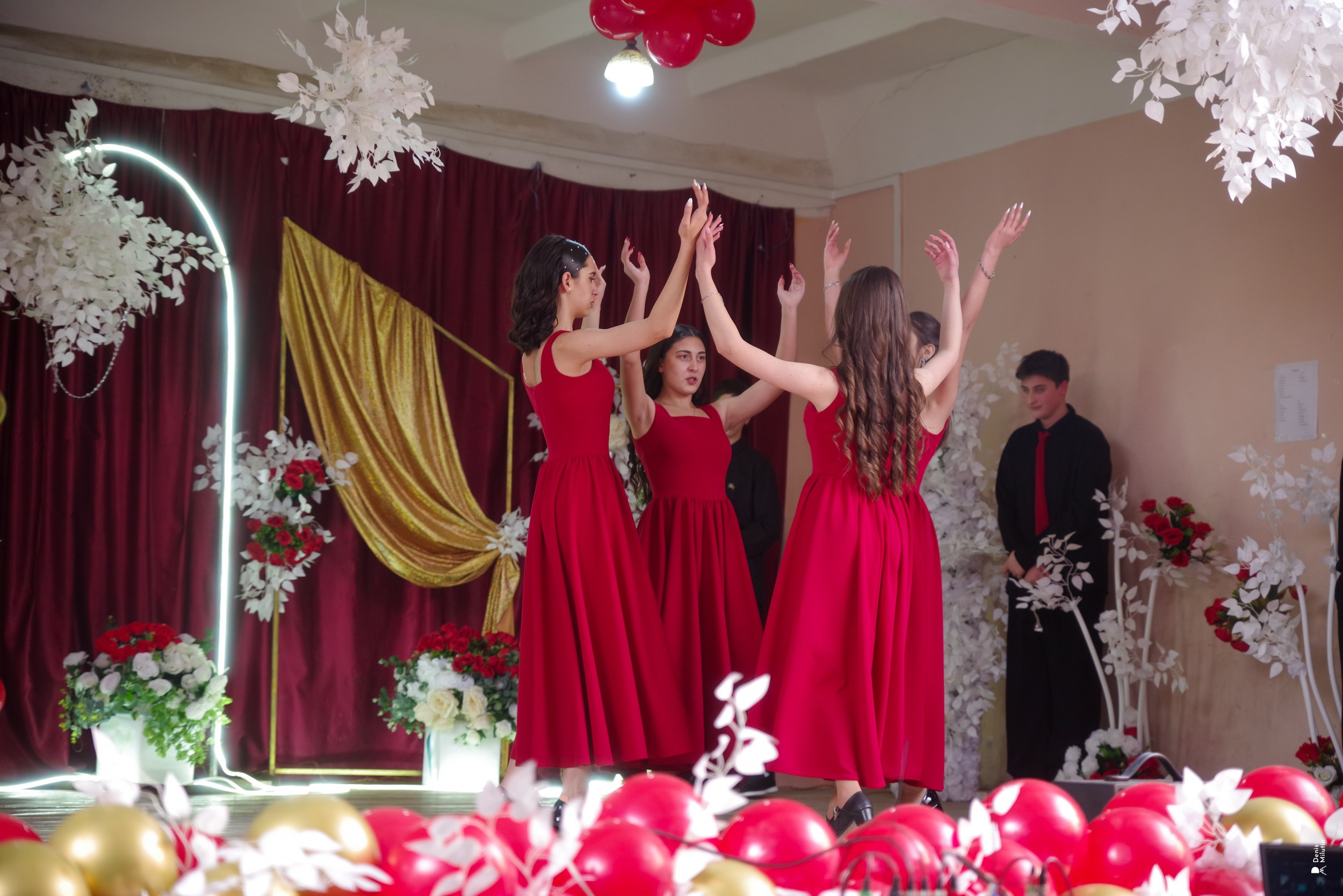 Абаша концерт в школе. Портретный фотограф Денис Милютин