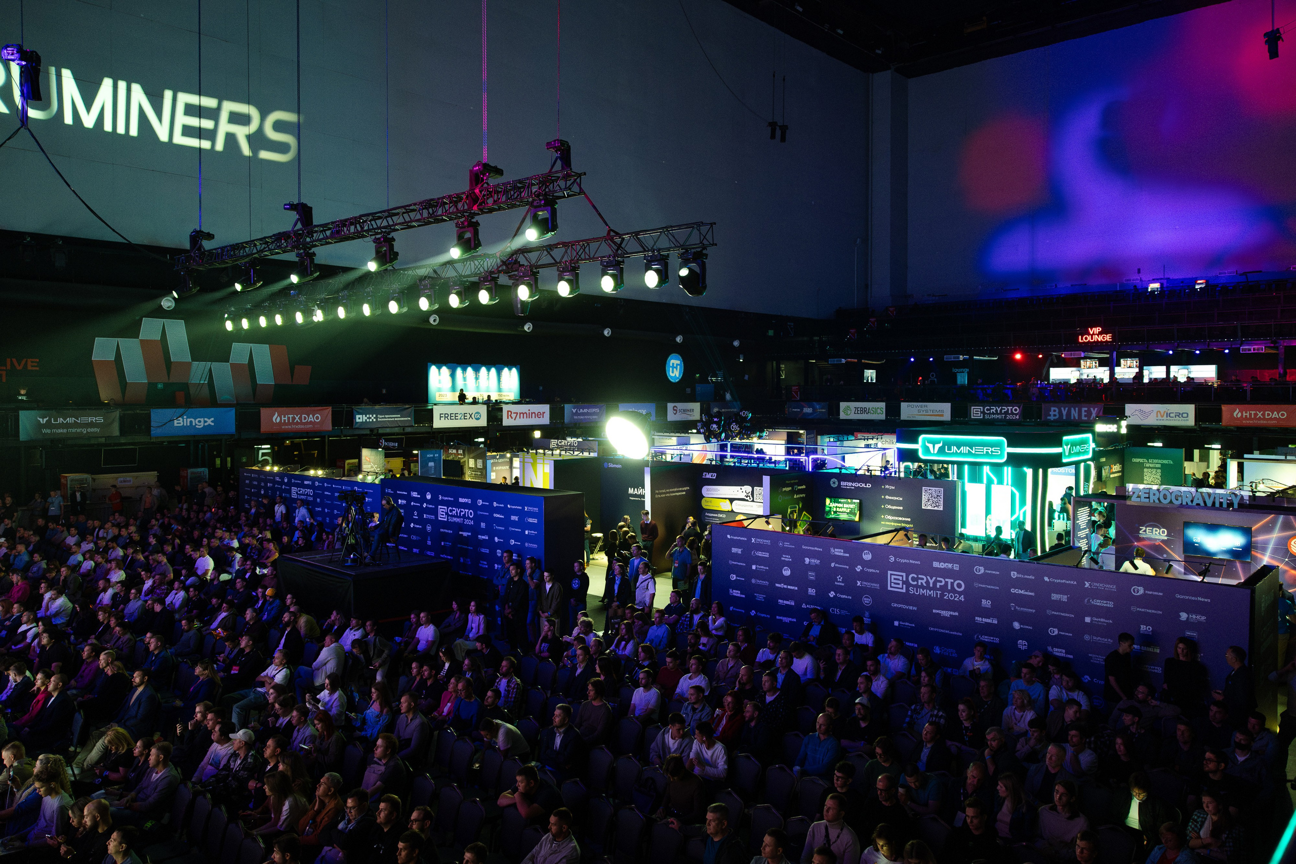 Crypto Summit. Свадебный репортажный фотограф в Москве