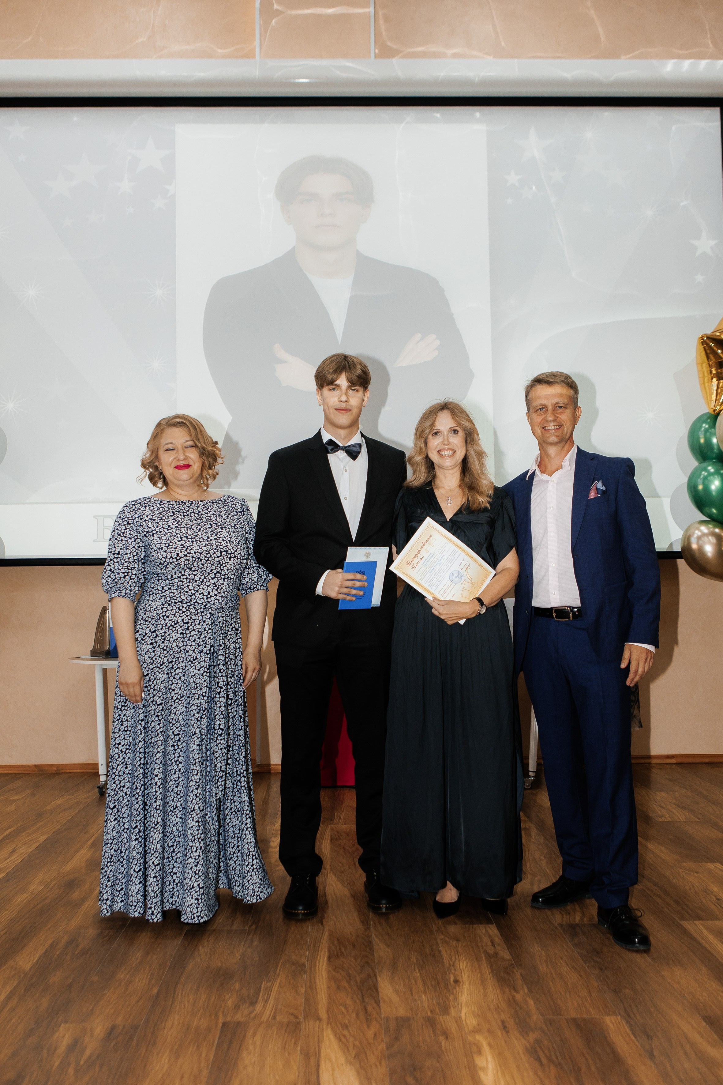 Выпускной Гимназия 12 2024 г. Свадебный и портретный Фотограф в Липецке Дмитрий Котюков