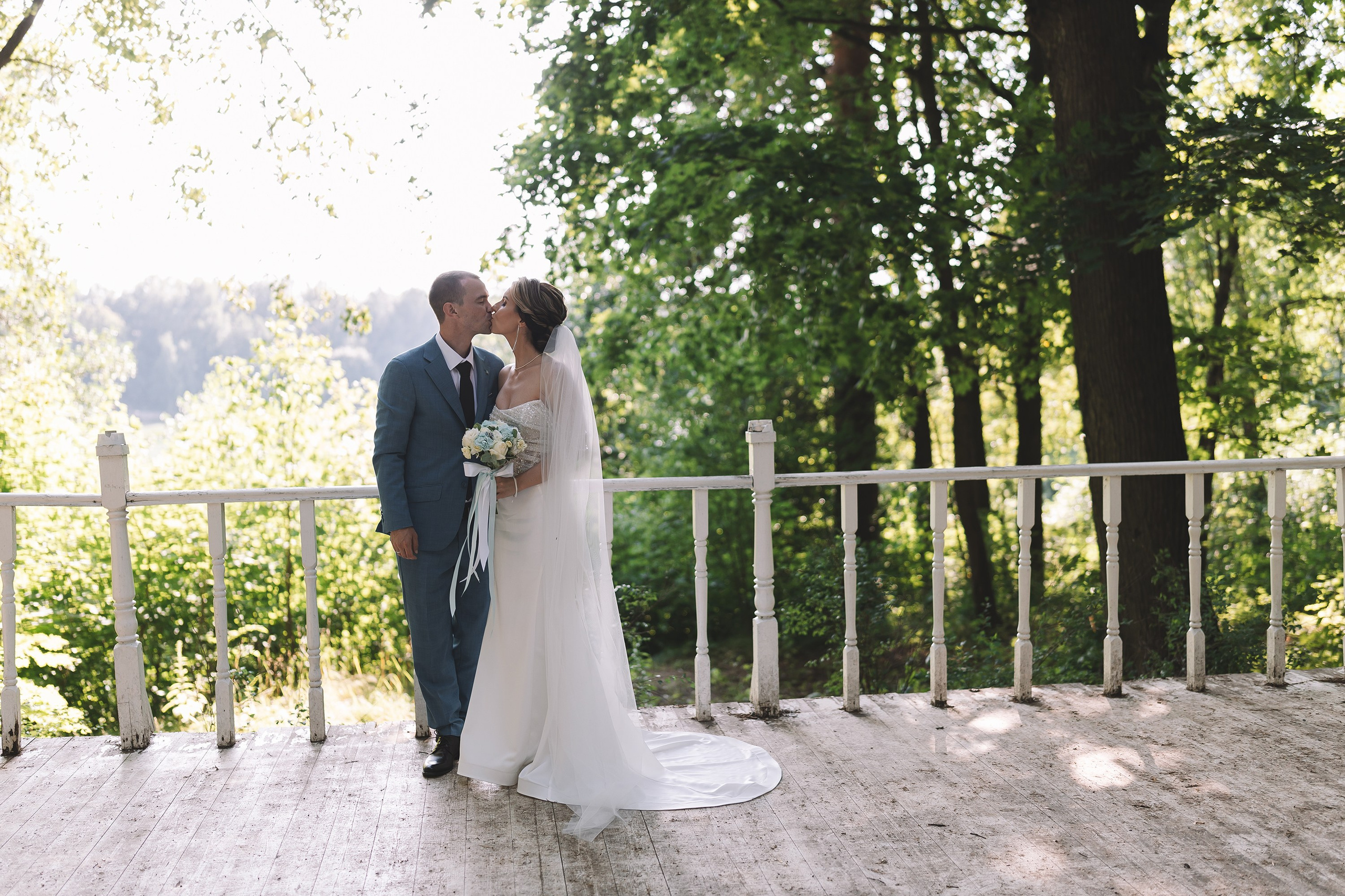 Свадебная фотосессия с росписью в ЗАГСе Видное и фотосессией с машиной. Свадебный фотограф в Москве — Оскар Гелманов