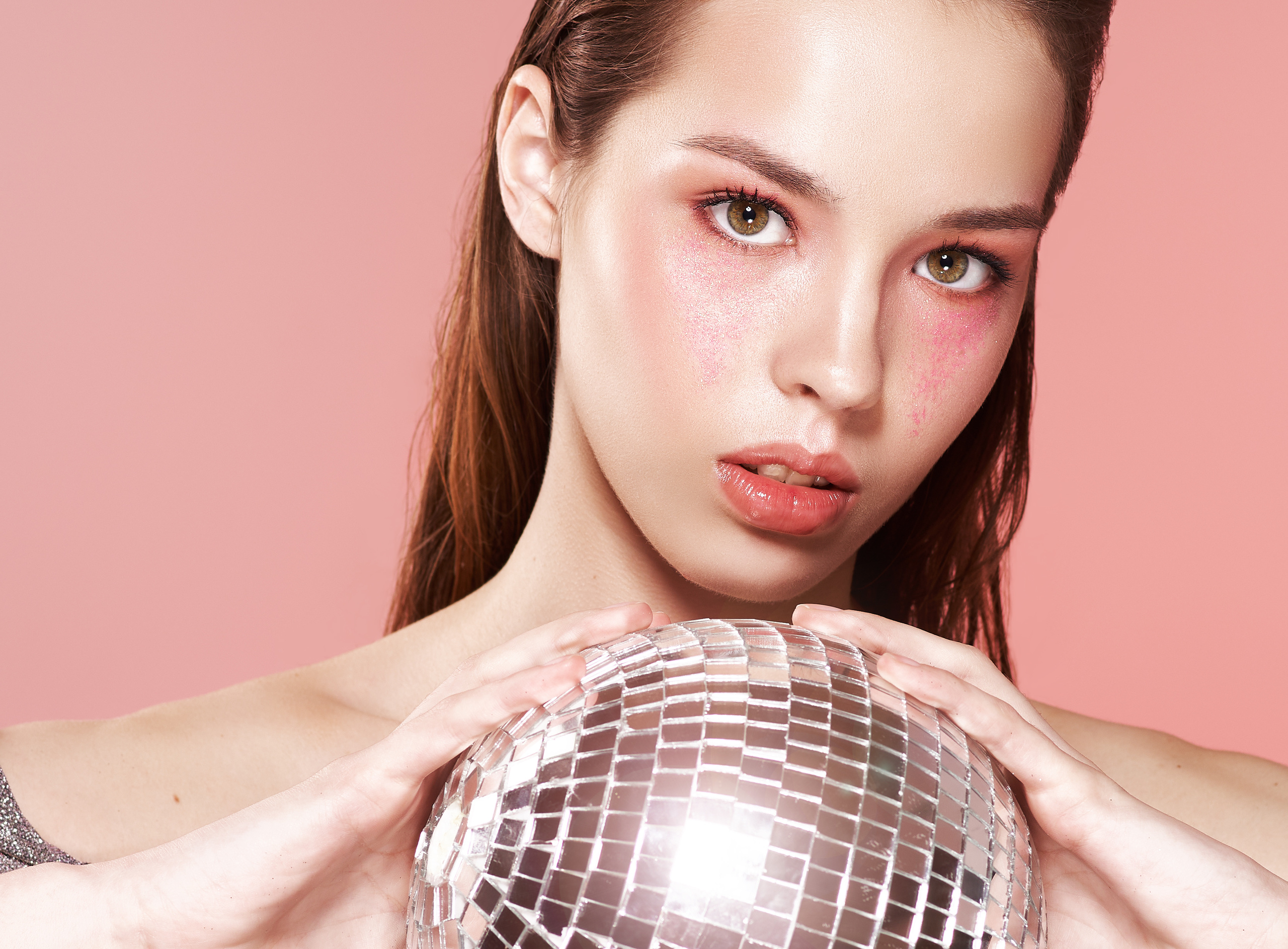 Silver. Студийный, семейный, свадебный, фэшн и ню фотограф в Астрахани, производство выпускных альбомов. Руслан Кондрашин