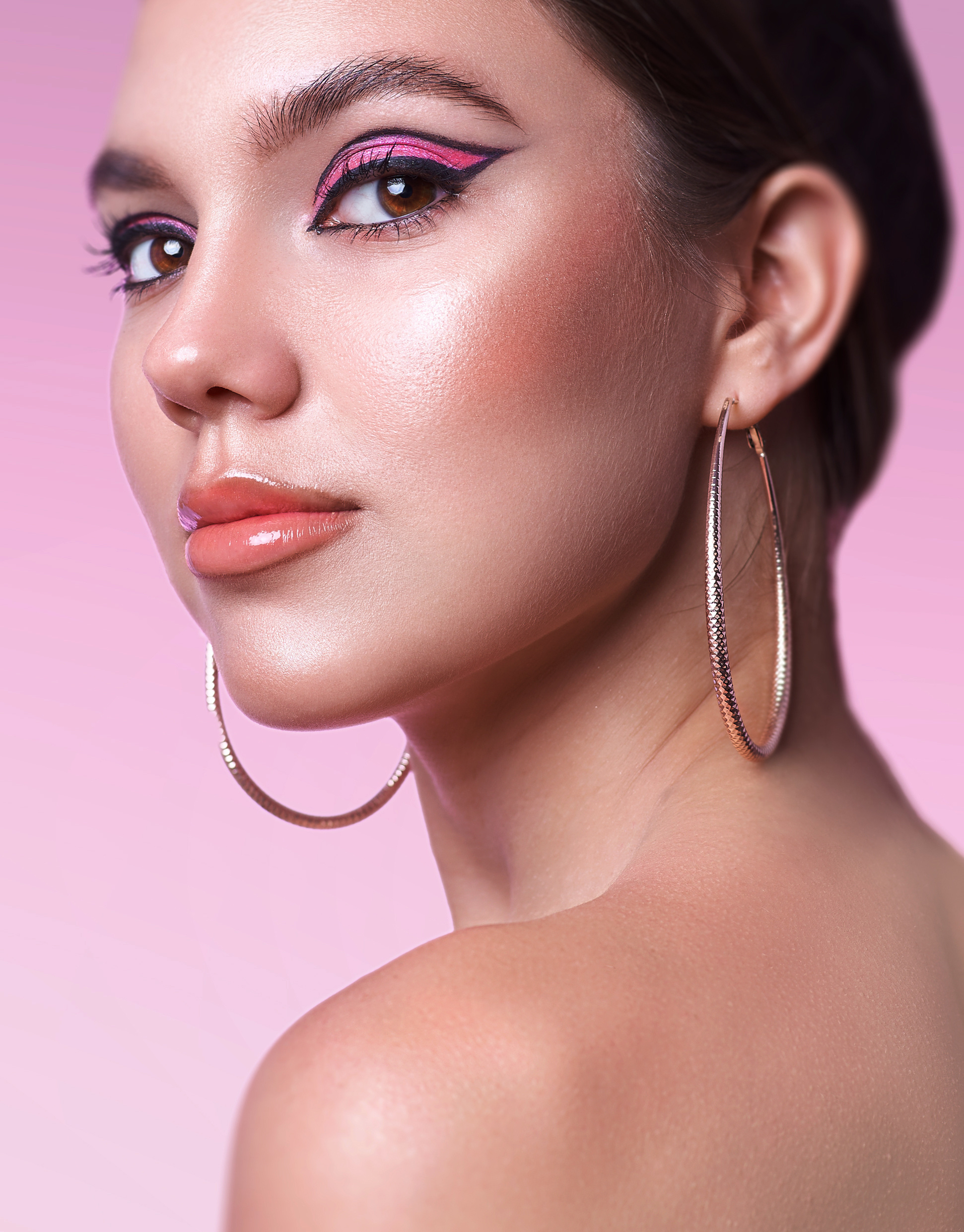 Vikki. Студийный, семейный, свадебный, фэшн и ню фотограф в Астрахани, производство выпускных альбомов. Руслан Кондрашин