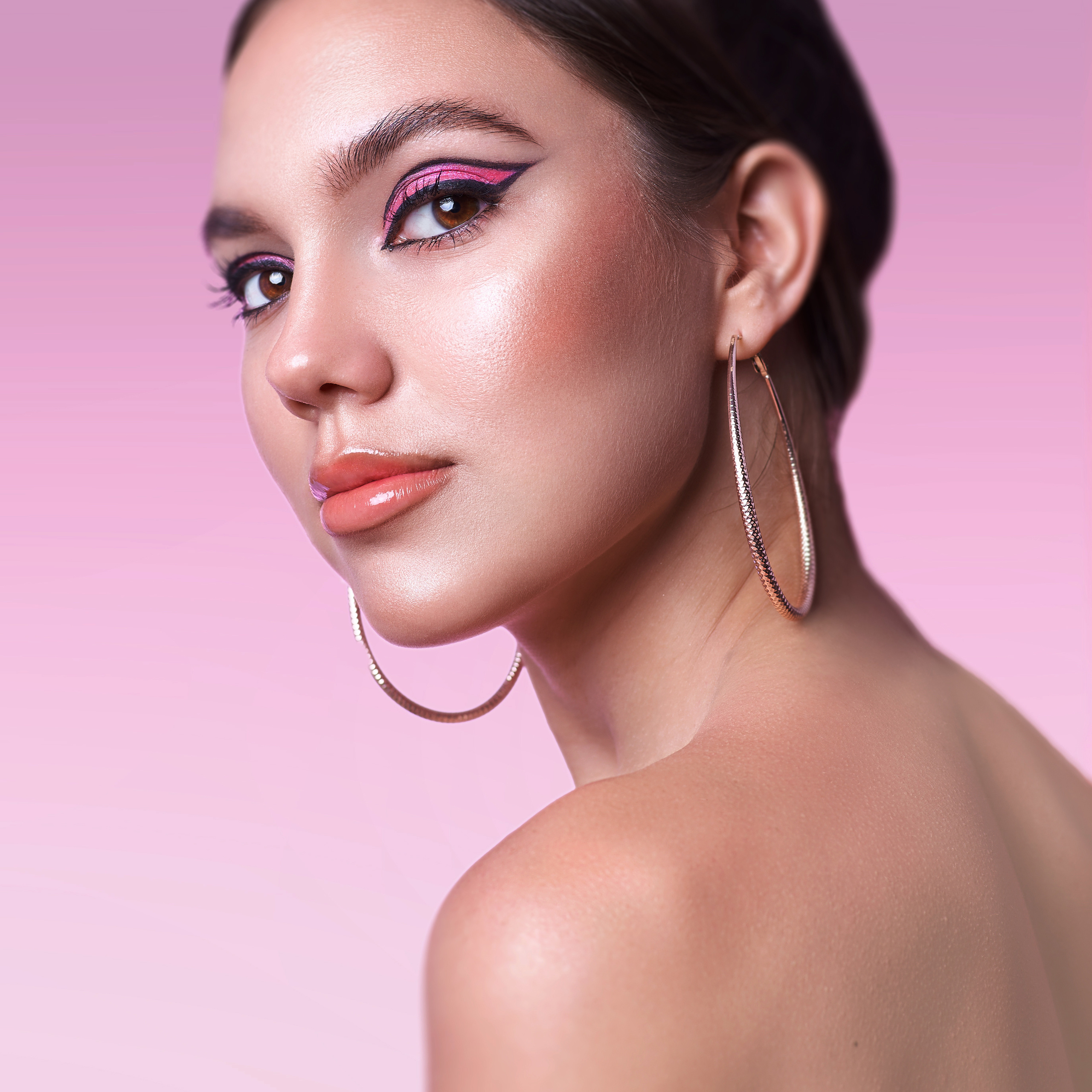 Vikki. Студийный, семейный, свадебный, фэшн и ню фотограф в Астрахани, производство выпускных альбомов. Руслан Кондрашин