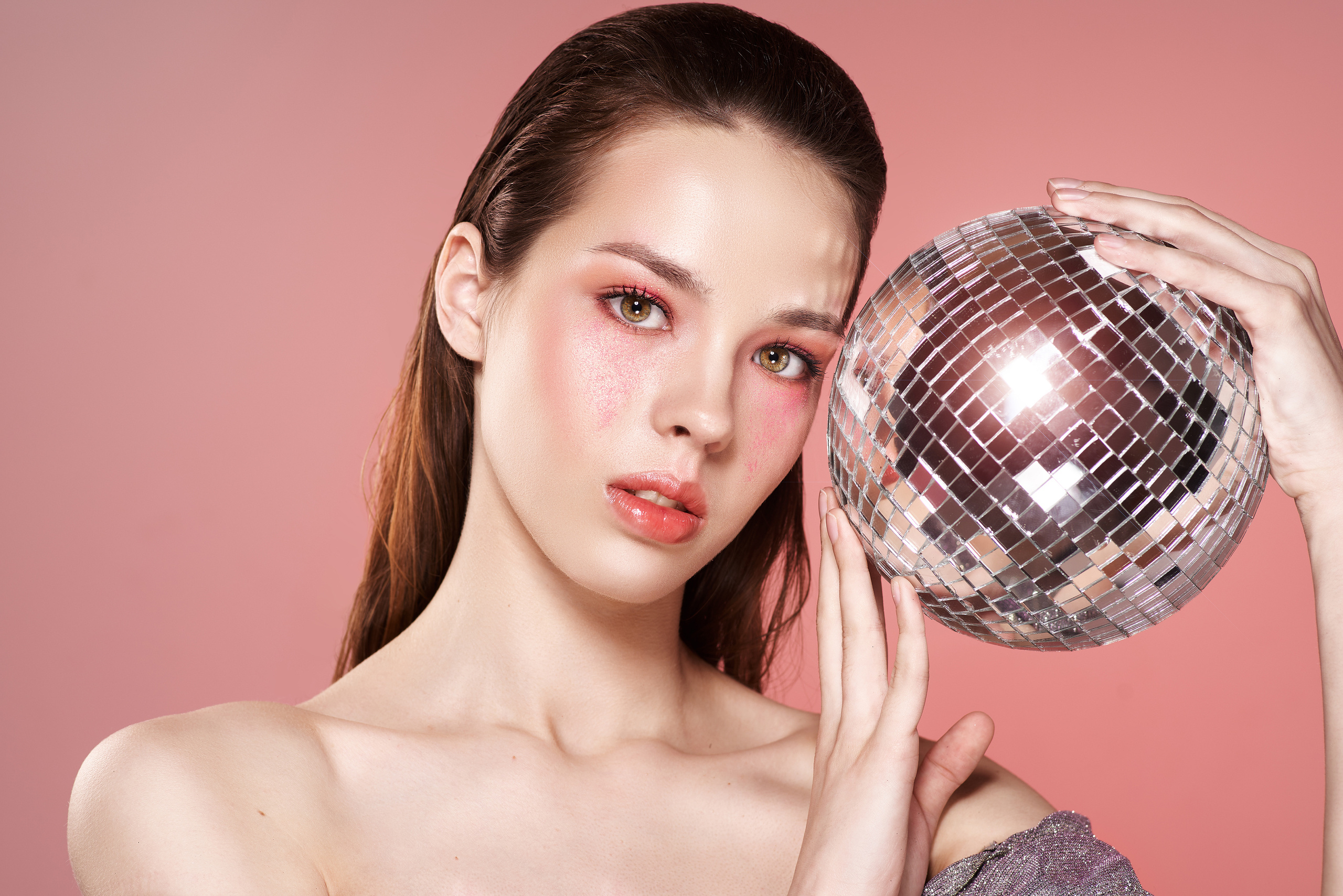 Silver. Студийный, семейный, свадебный, фэшн и ню фотограф в Астрахани, производство выпускных альбомов. Руслан Кондрашин