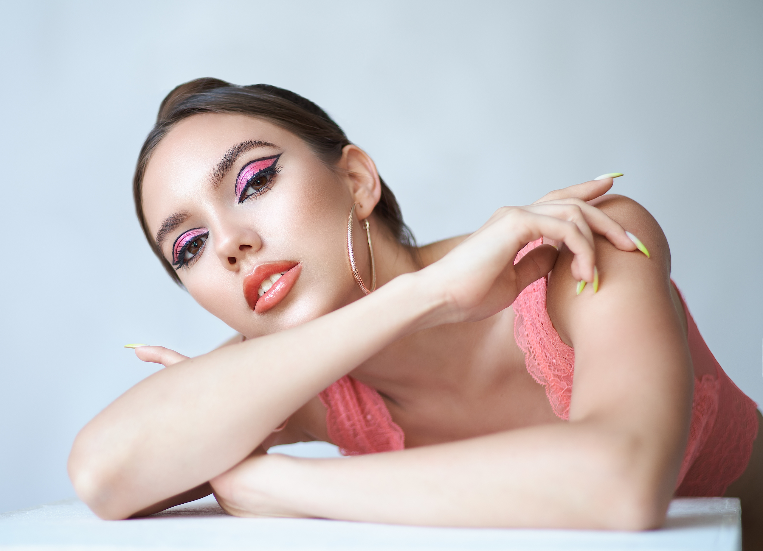 Vikki. Студийный, семейный, свадебный, фэшн и ню фотограф в Астрахани, производство выпускных альбомов. Руслан Кондрашин