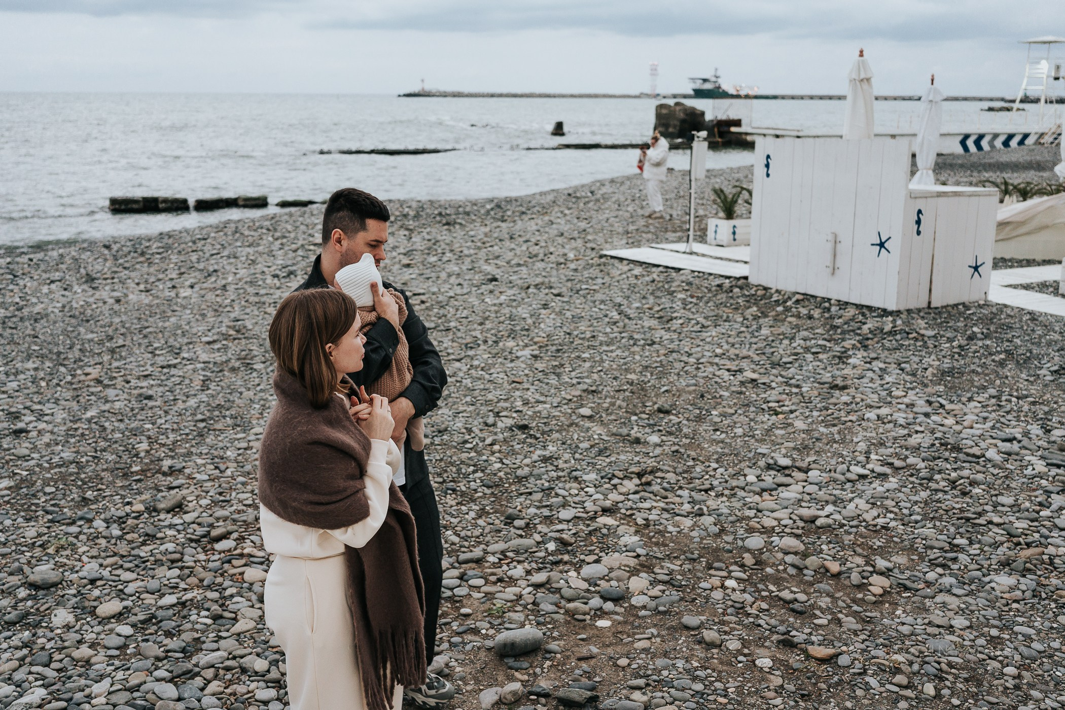 Семейная фотосессия прогулка на море. Фотограф на роды Москва. Фотограф новорожденных Москва