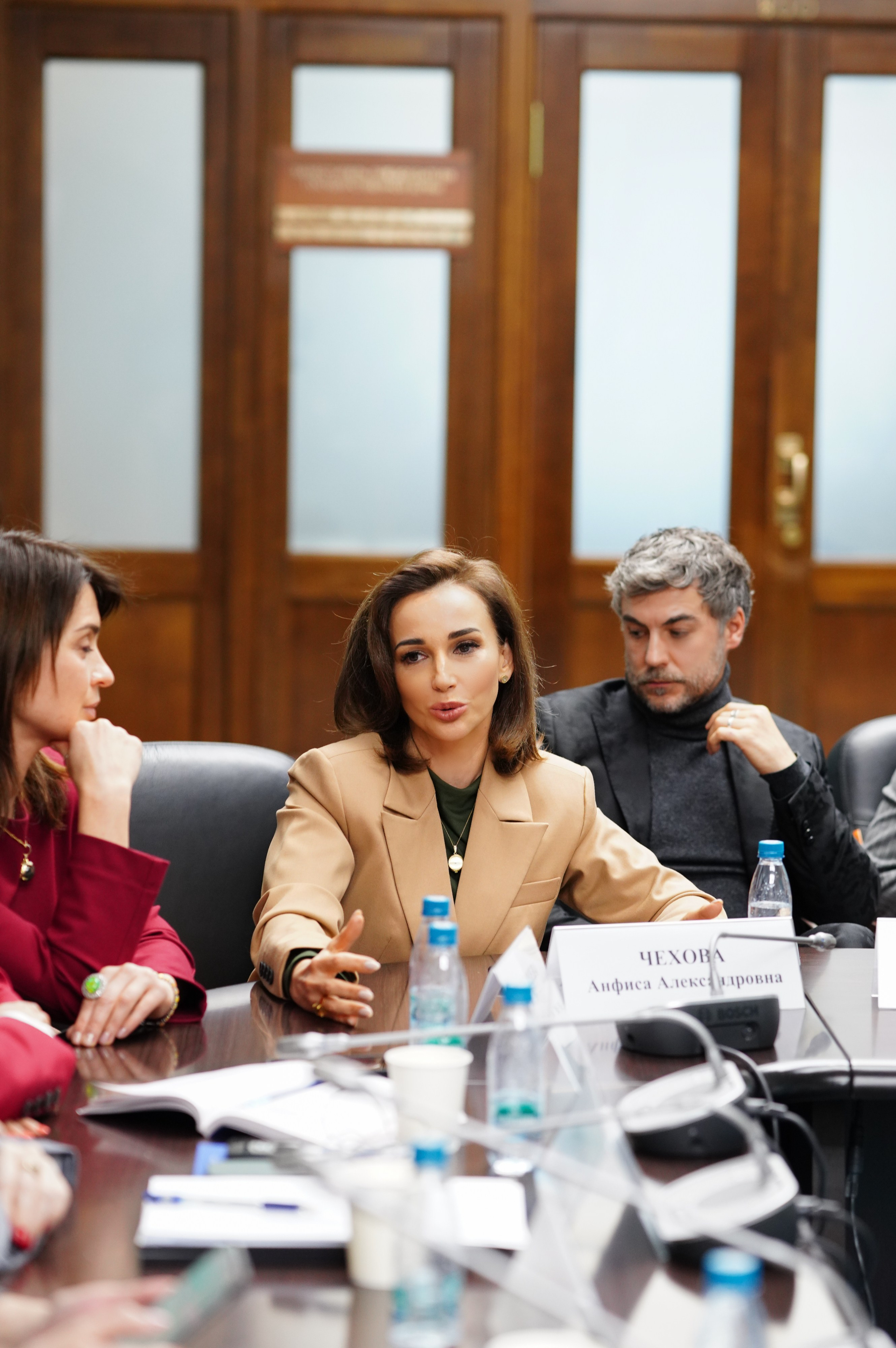 НОВЫЕ ЛЮДИ с Анфисой Чеховой. Главная