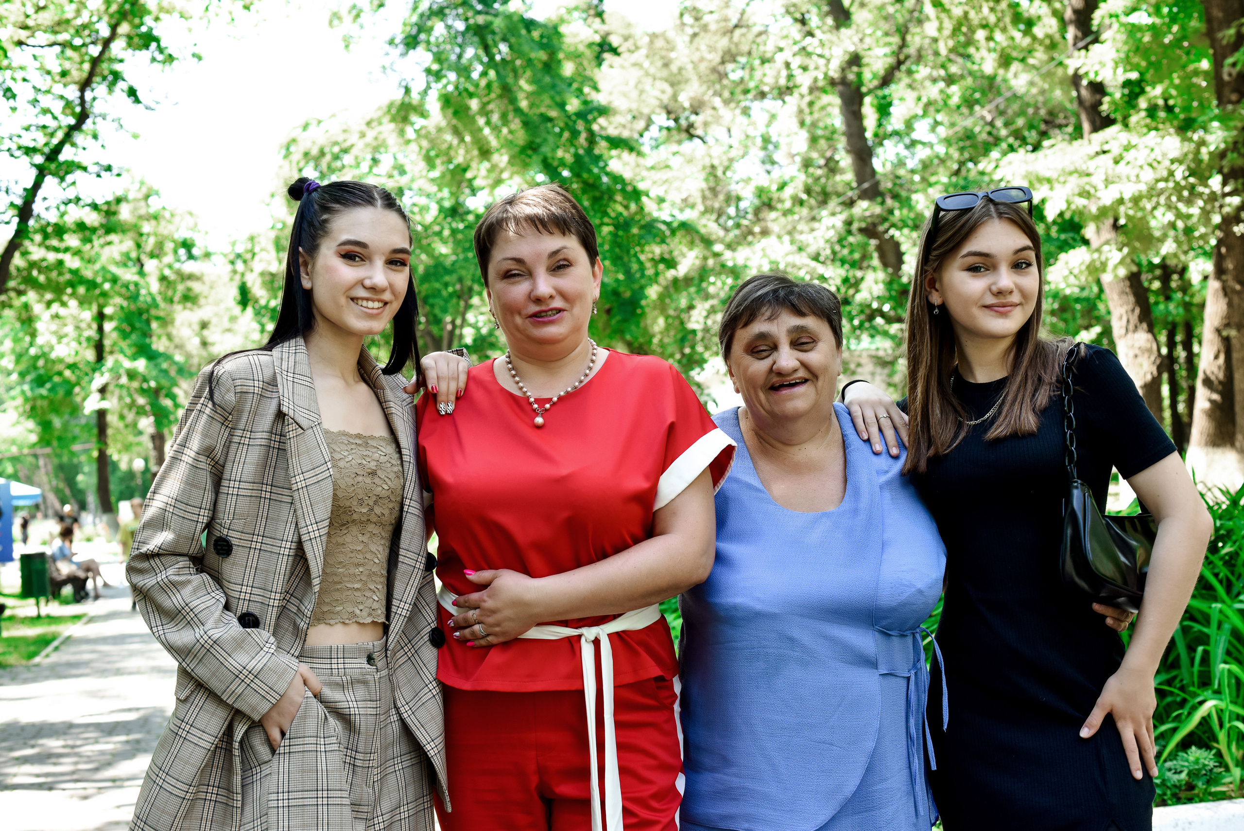 Елена и девочки