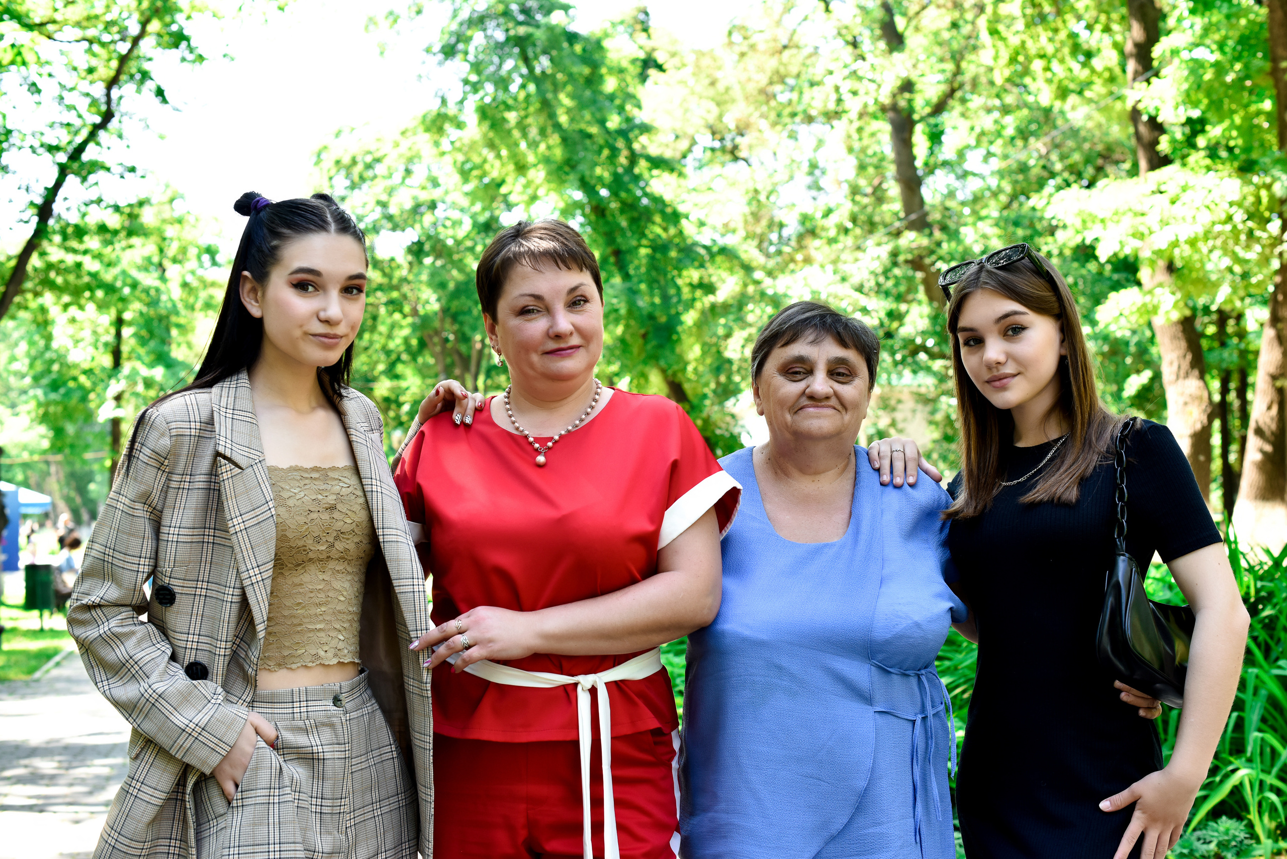 Елена и девочки