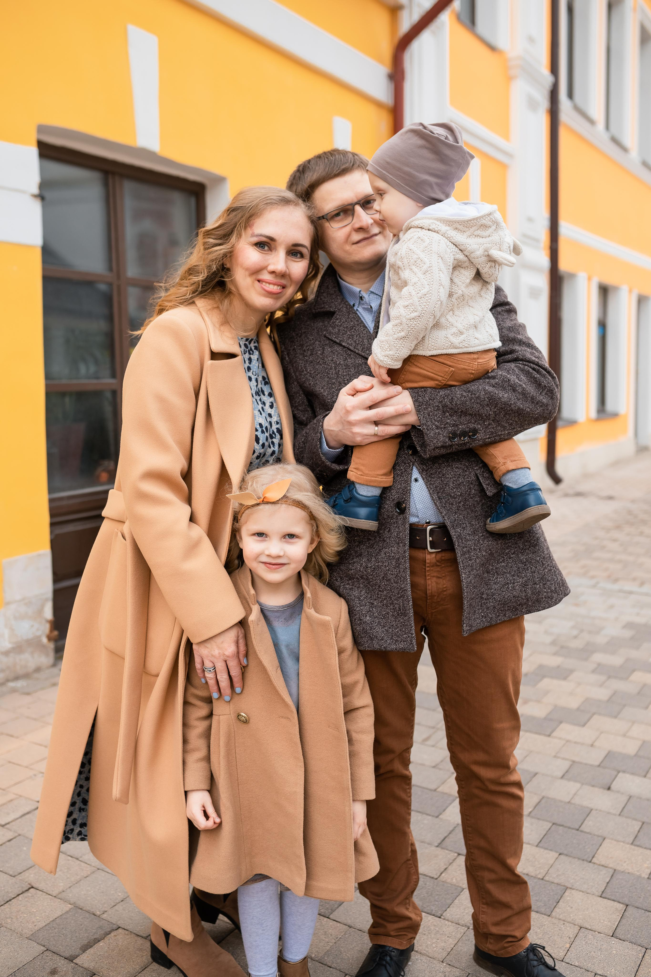 Городская съемка для семьи Екатерины и Максима. Женский семейный фотограф Тула Москва Захарова Анна