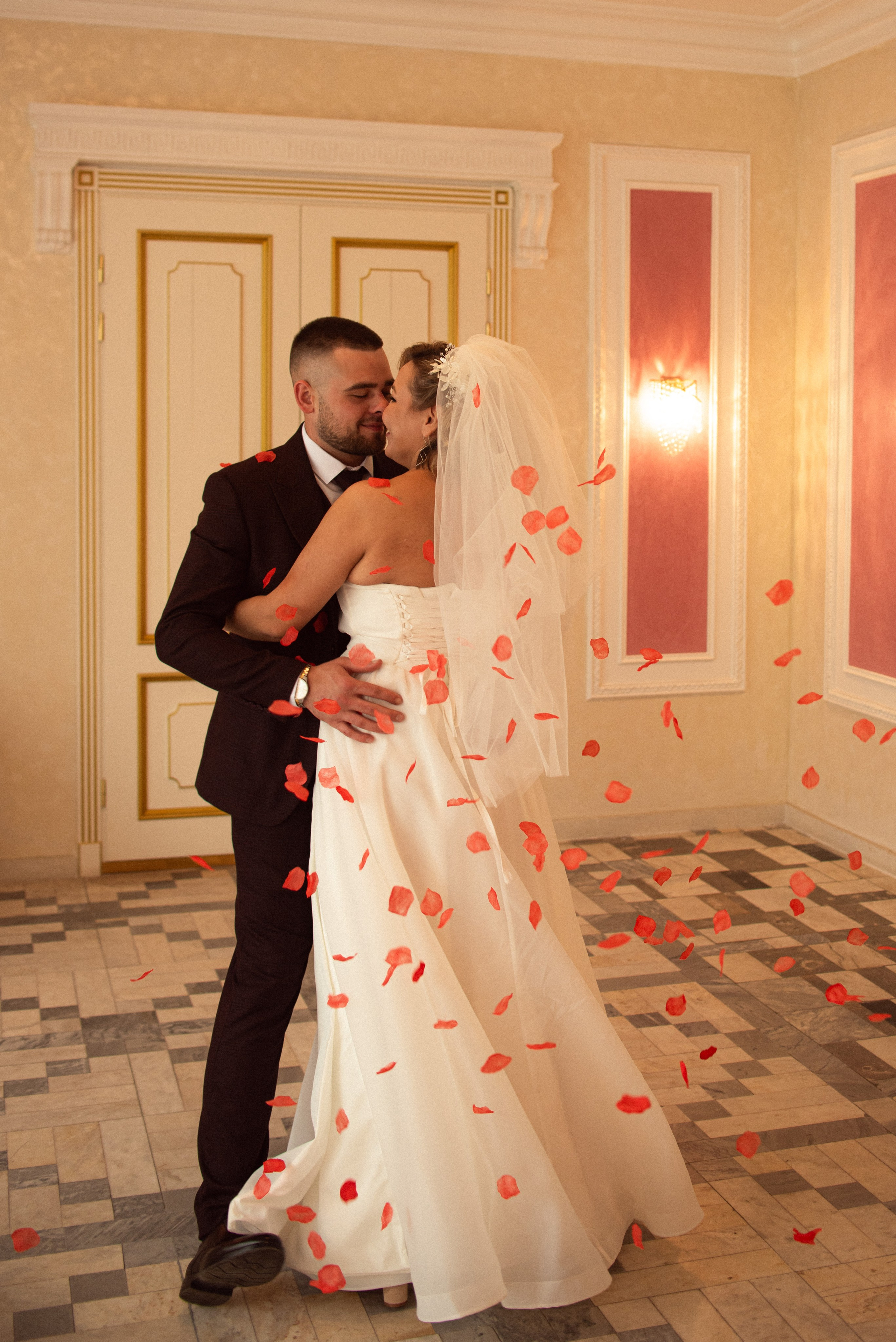 Свадебная фотосессия в Старой Купавне: фото и цены 2026 | Алёна Макеева. Свадебный и семейный фотограф в Москве и МО (Фрязино, Королёв, Коломна) Макеева Алёна