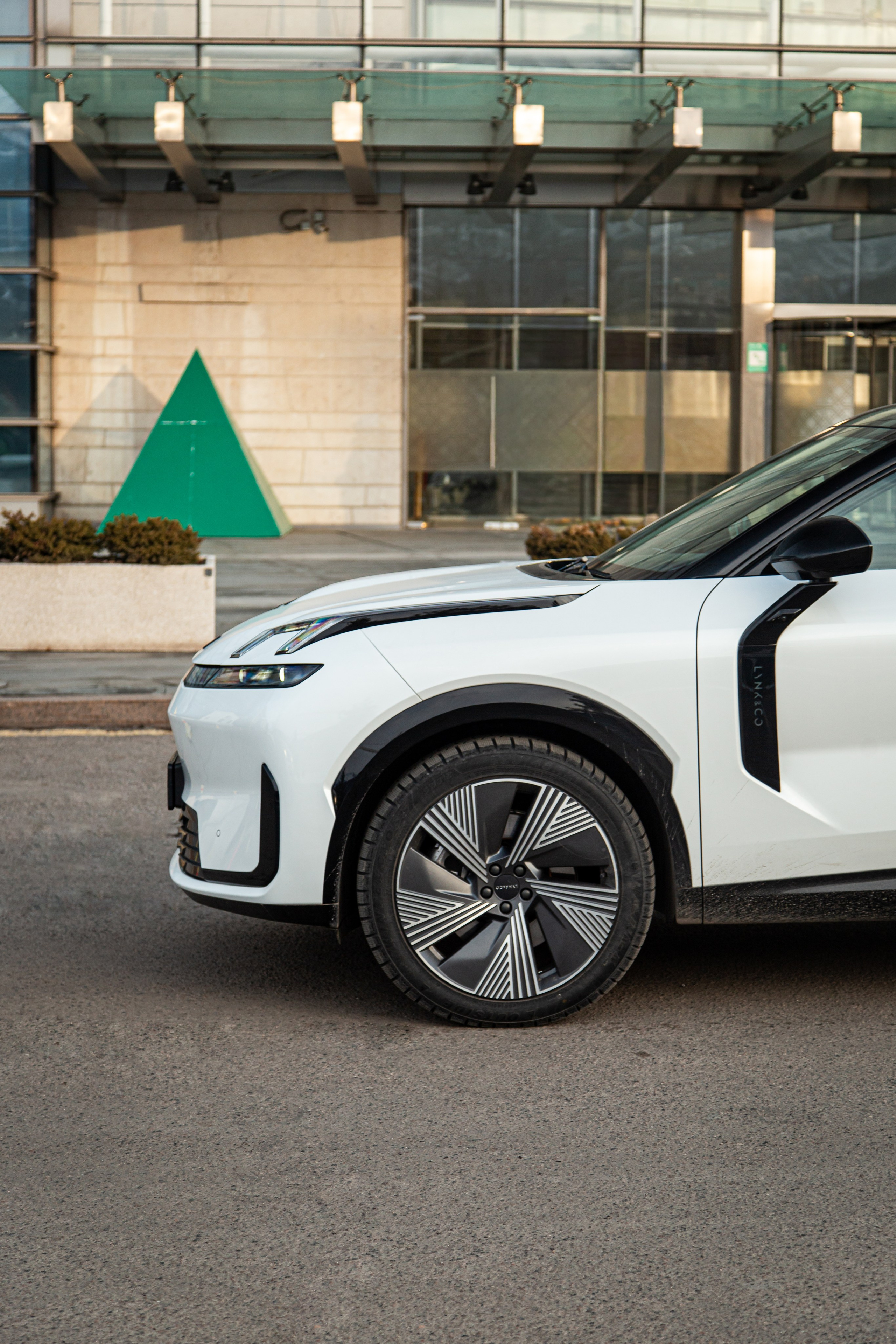 Lynk&Co 08 EM-P. Рекламный и портретный фотограф в Алматы — Серекпаев Танирхан