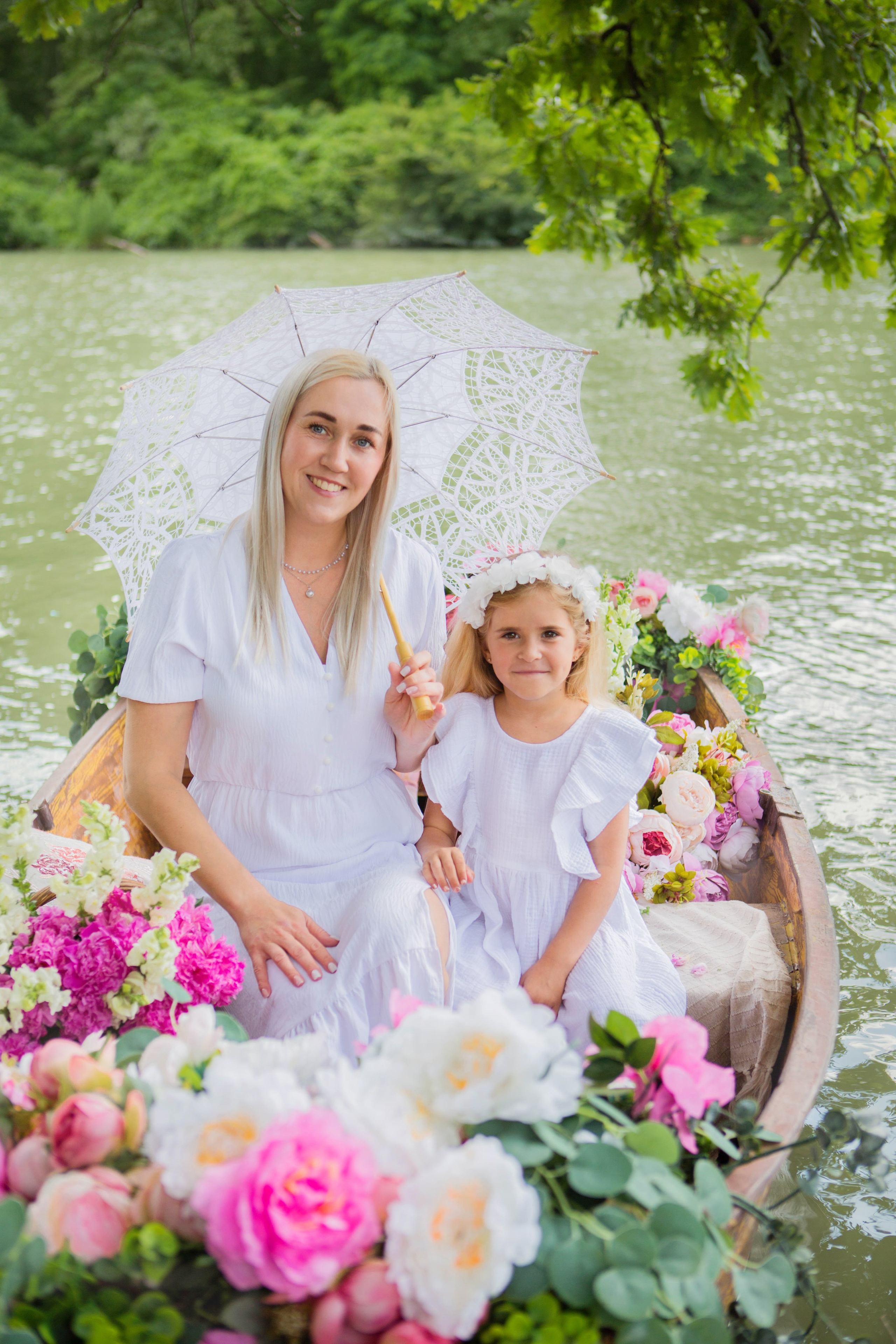 Лодка с пионами. Свадебный семейный и детский фотограф в Краснодаре Карина Федоровская