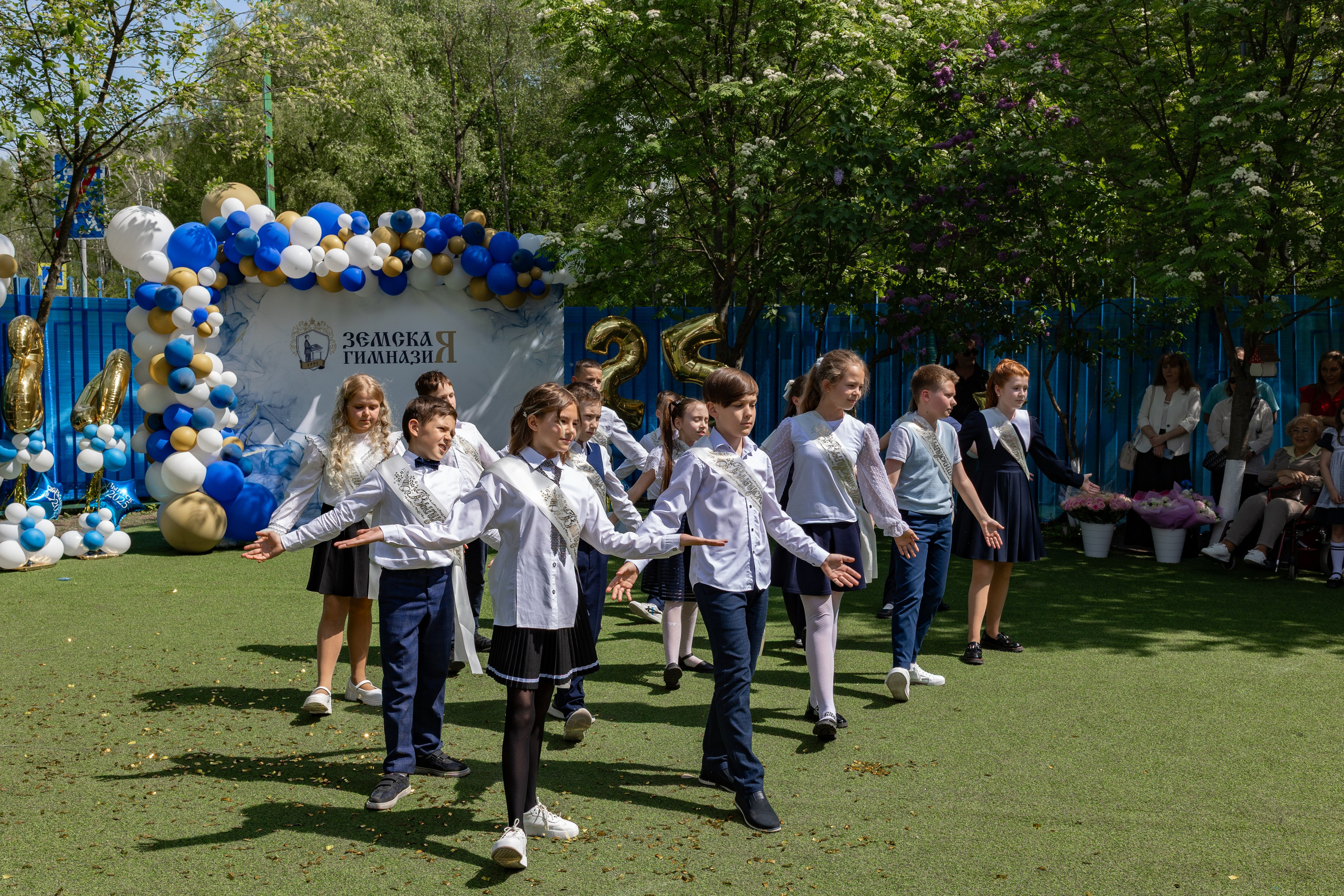 Последний звонок, гимназия в Балашихе. Свадебный фотограф Алена Полянская