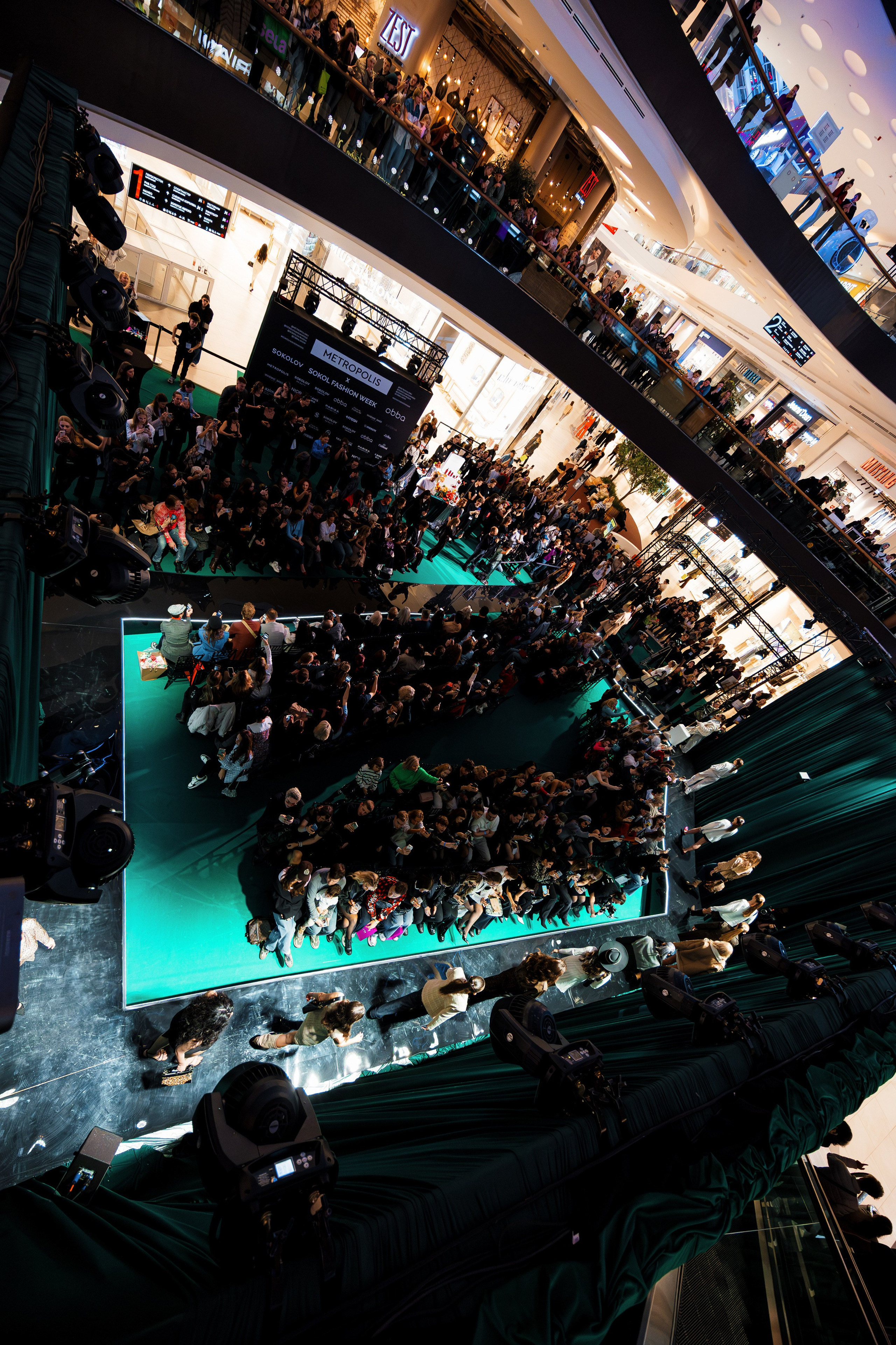 METROPOLIS x SFW 2025. Репортажный фотограф Семён Борисов | Москва