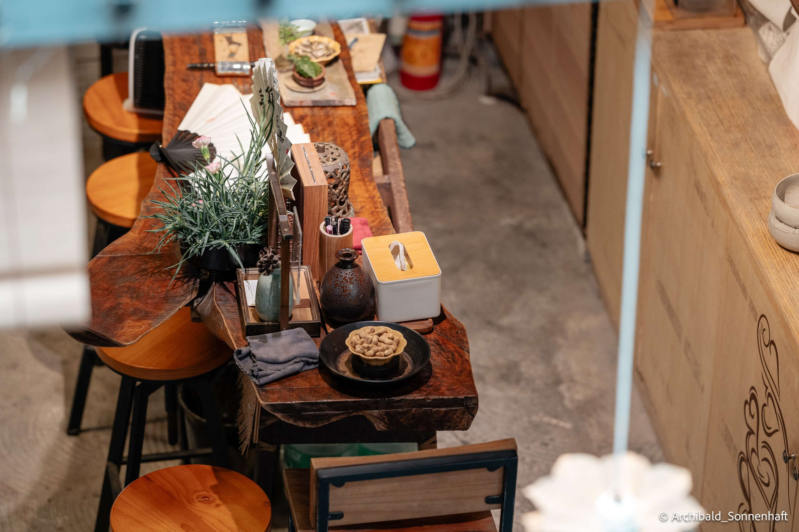 Walking in GZ, sunday. Photographer in Guangzhou, China. Archibald Sonnenhaft