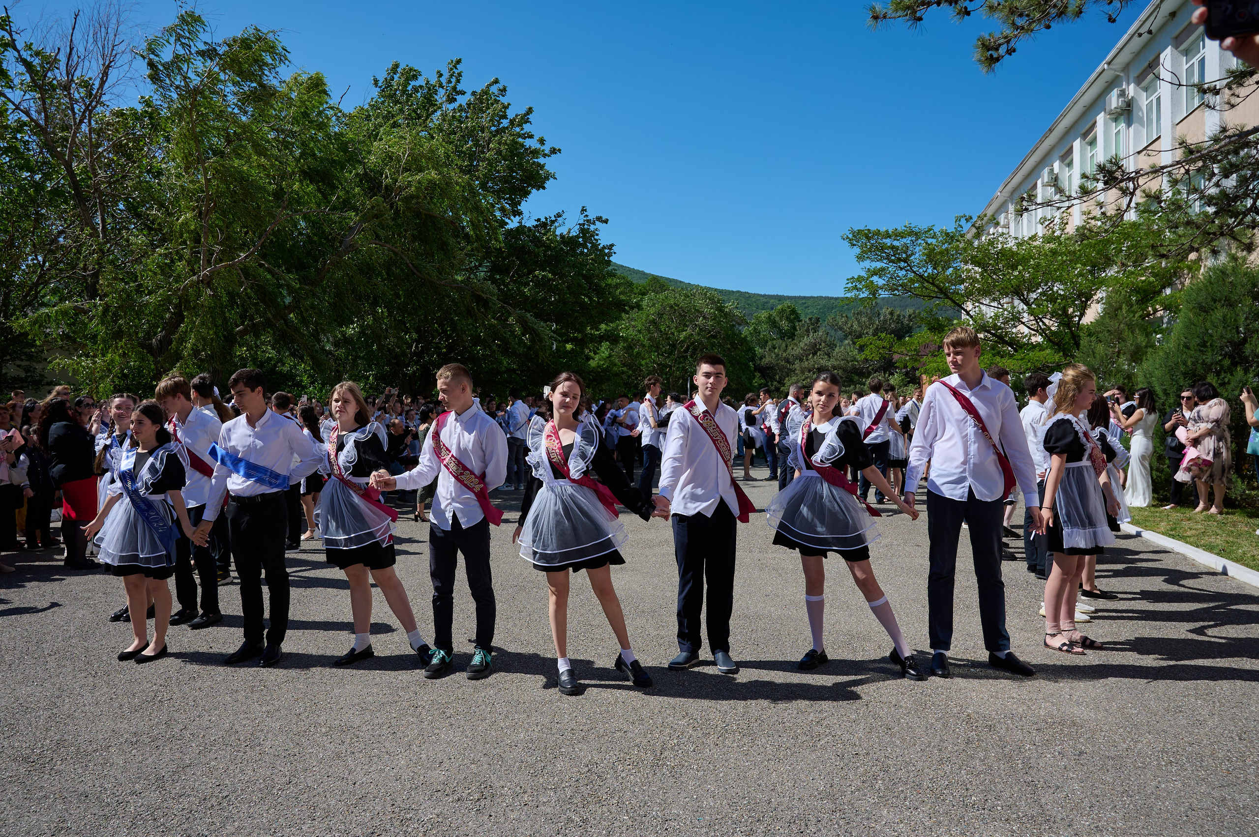 Последний звонок. Жизнь курорта Кабардинка в фотографиях