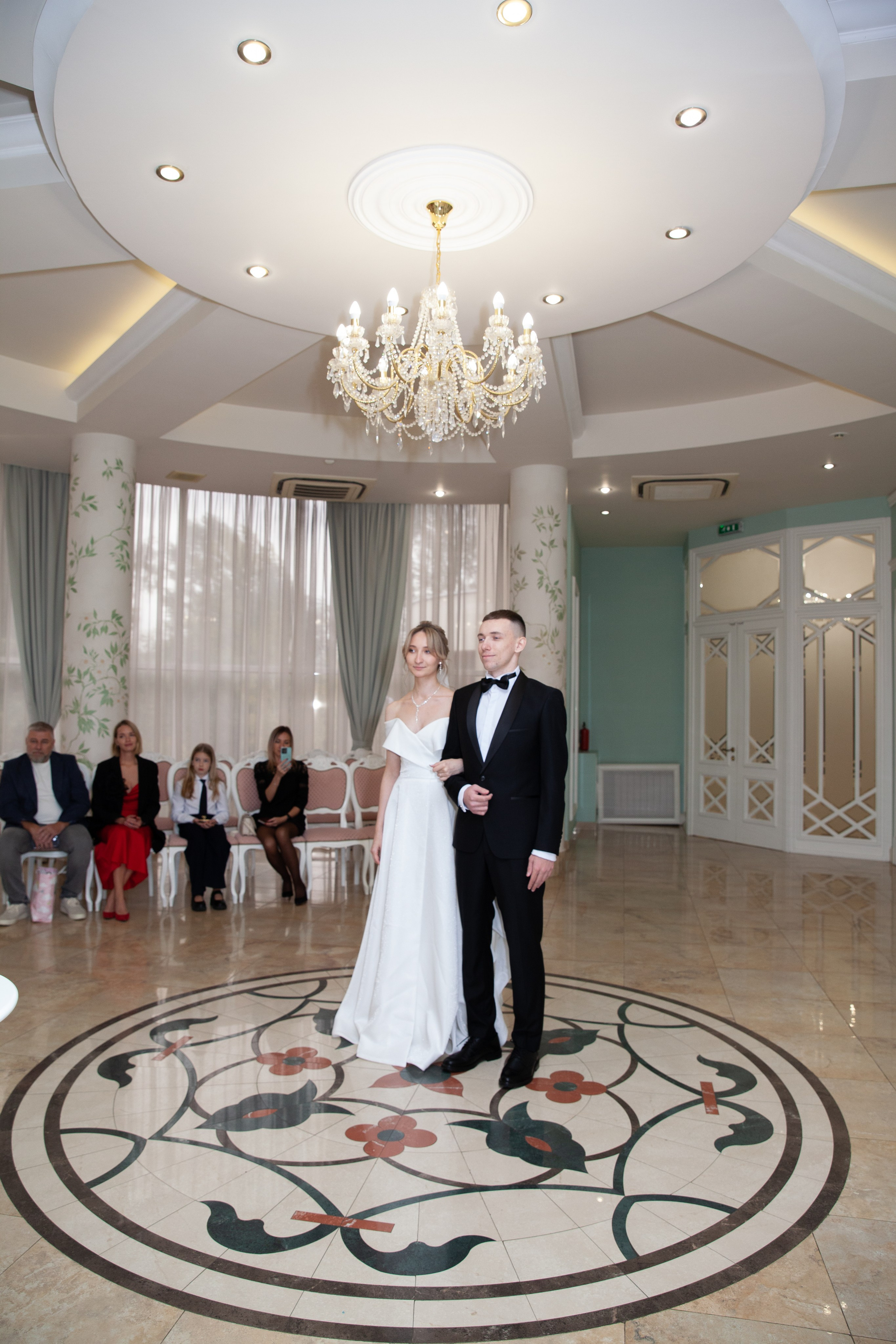 Свадебная фотосессия в отеле Ареал. Фотограф в Железнодорожном и Балашихе