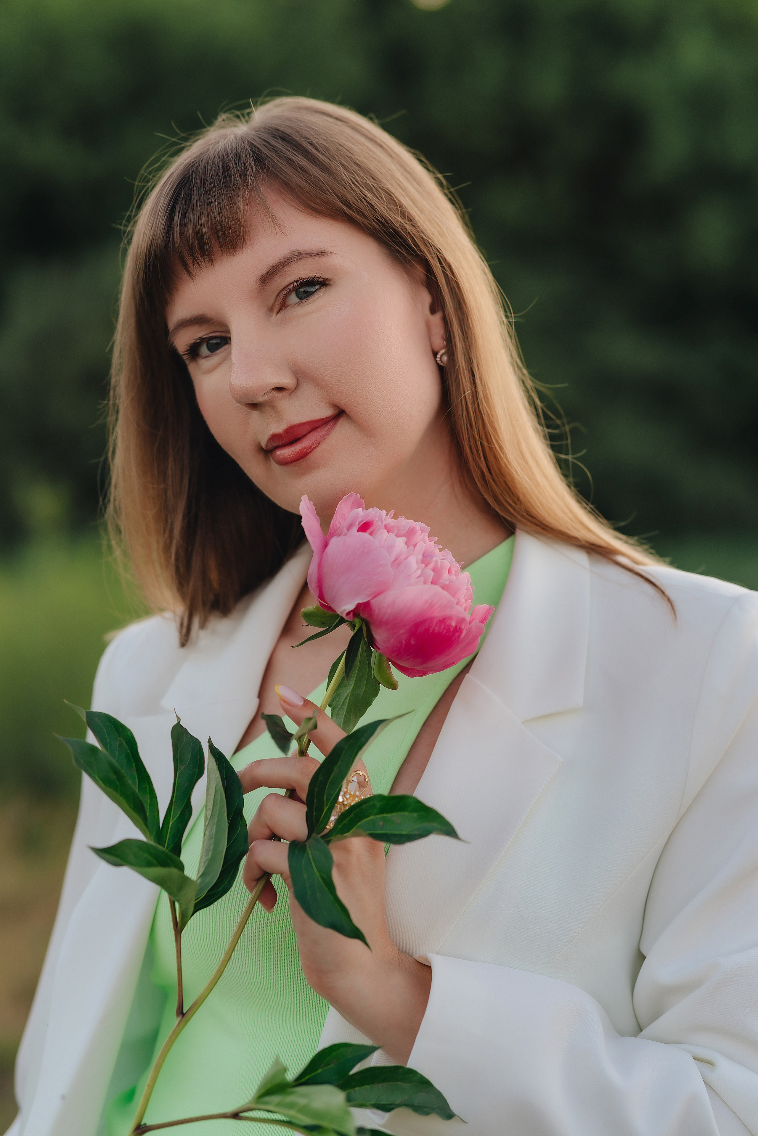 Анастасия | Съемка на закате с букетом пионов. Фотограф Карина Шмулёва. Воронеж и область