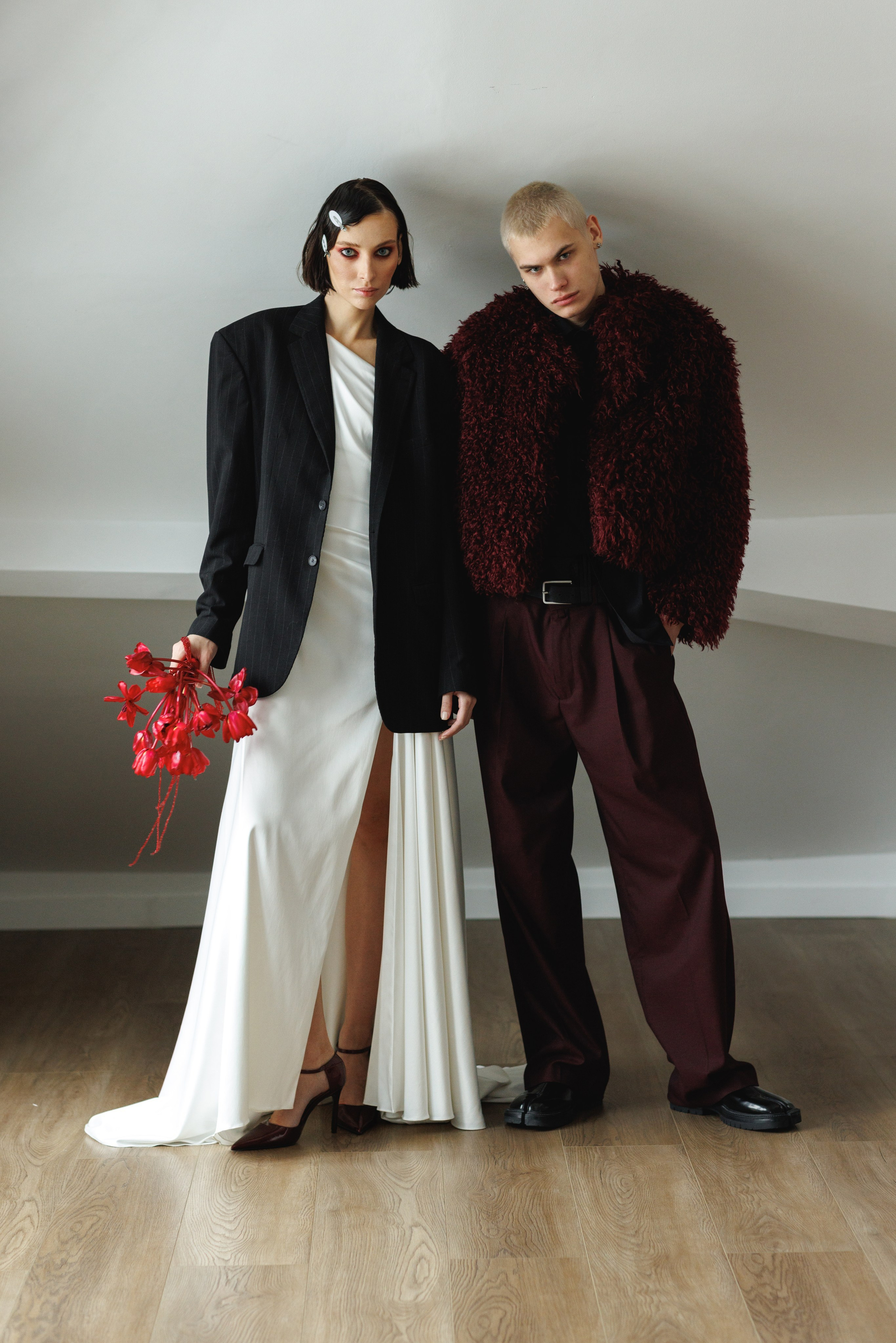 Свадебная постановочная  фотосессия  стильной пары в фотостудии г. Москва