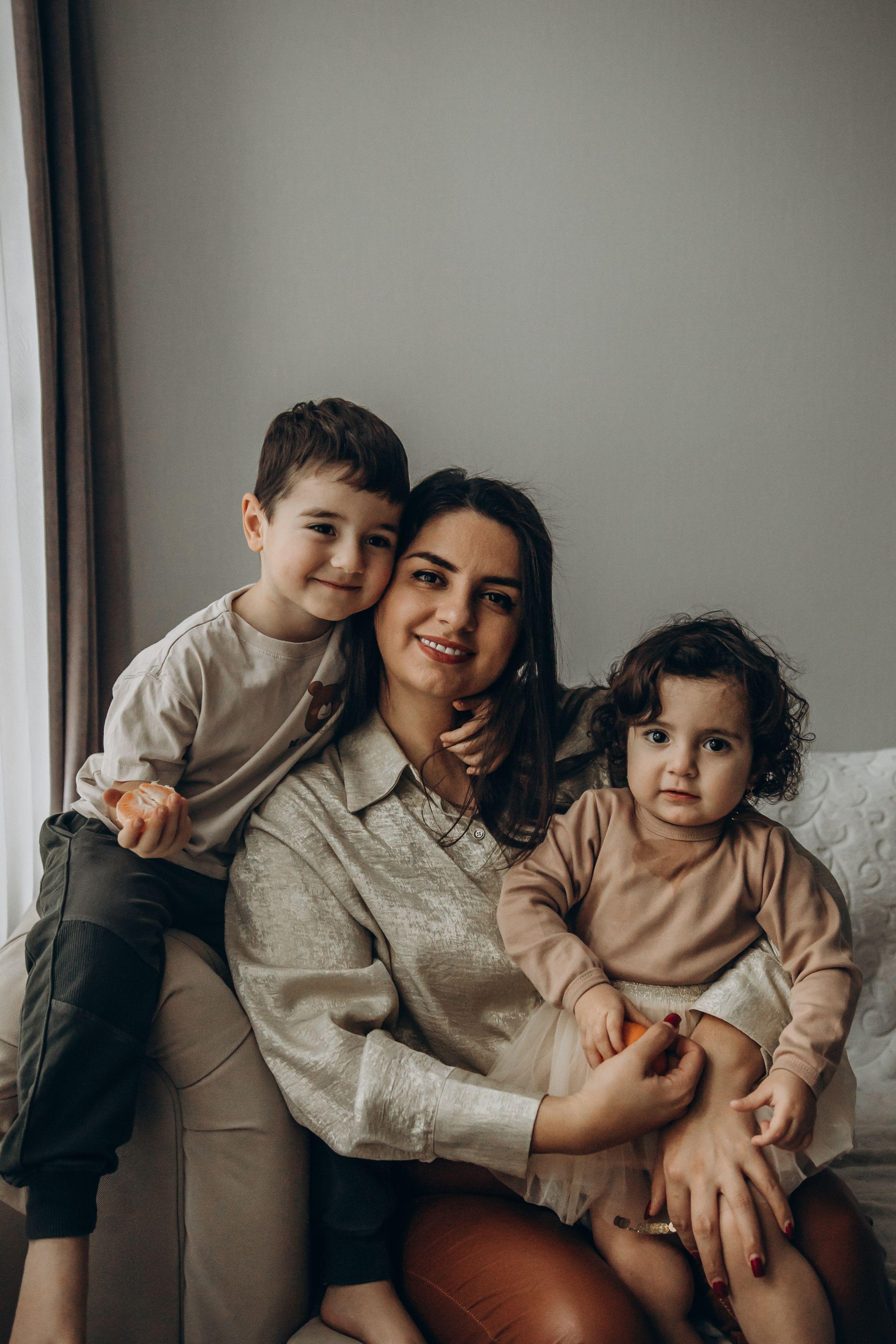 Лусине, Микаэль и Амелия — моменты дома). Семейный фотограф Новороссийск, Анапа, Геленджик — Юлия Давыдова