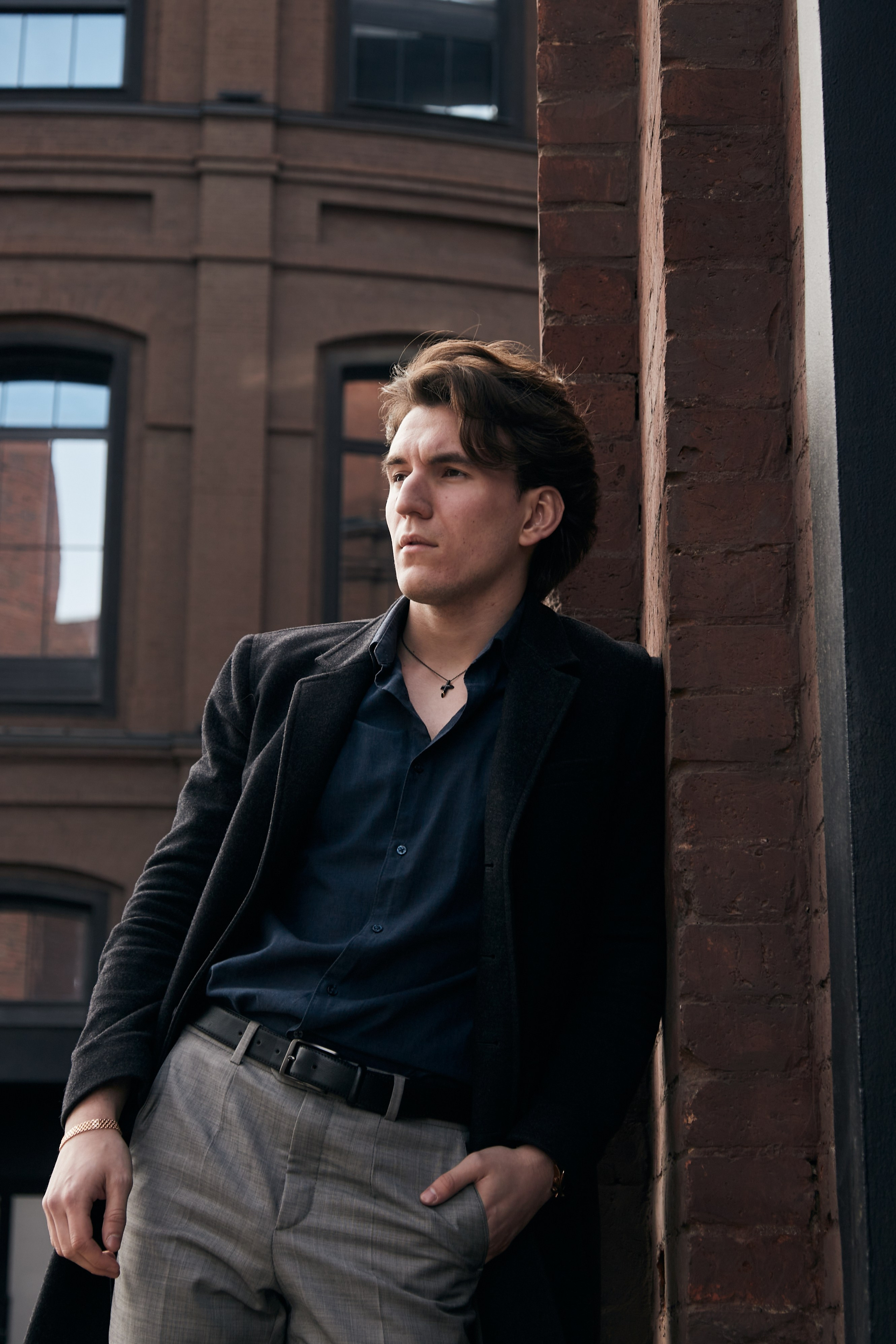 Мужская фотосессия на улице. Профессиональный фотограф в Москве