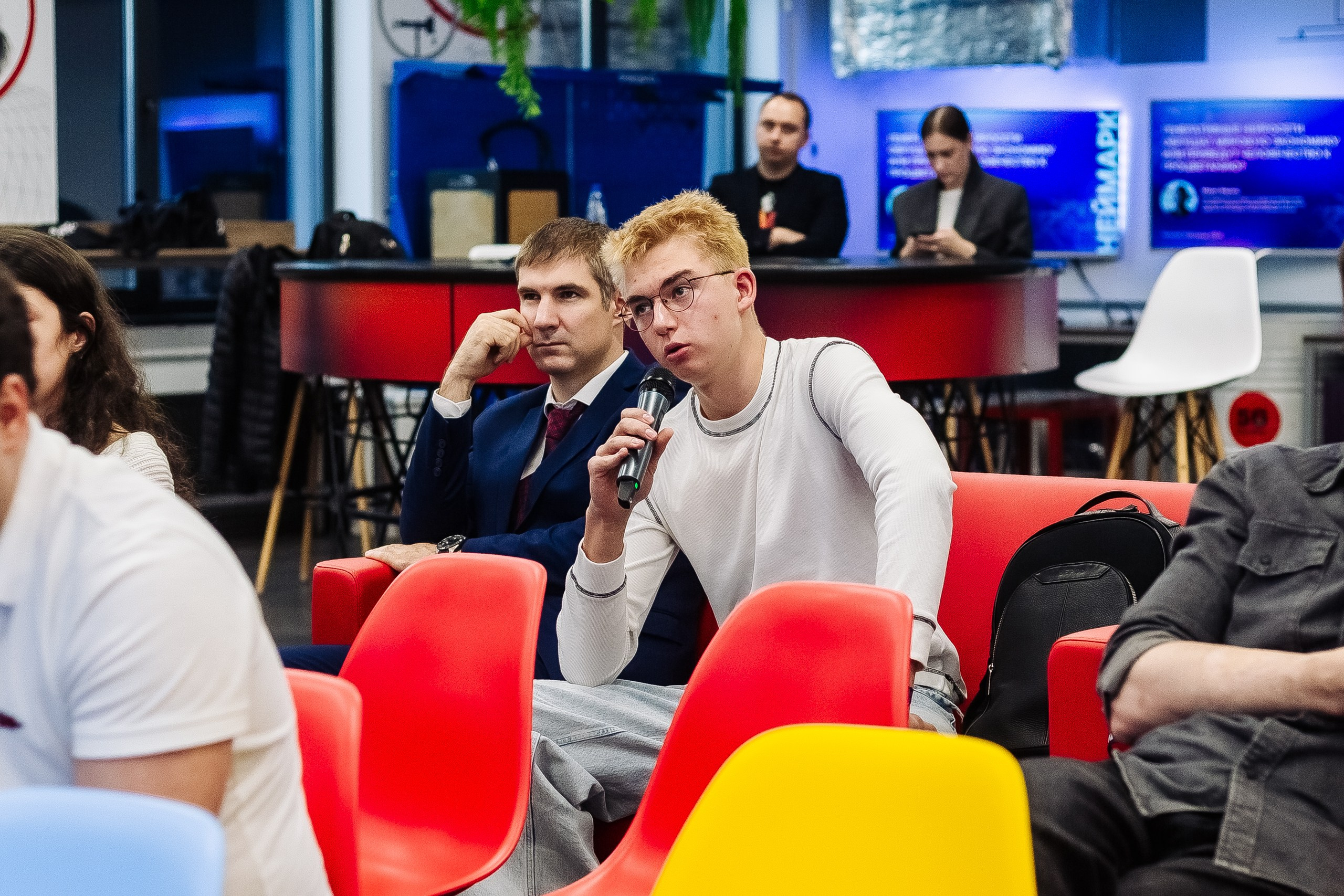 Неймарк. Лекторий. Репортажный и портретный фотограф в Нижнем Новгороде Максим Горшков