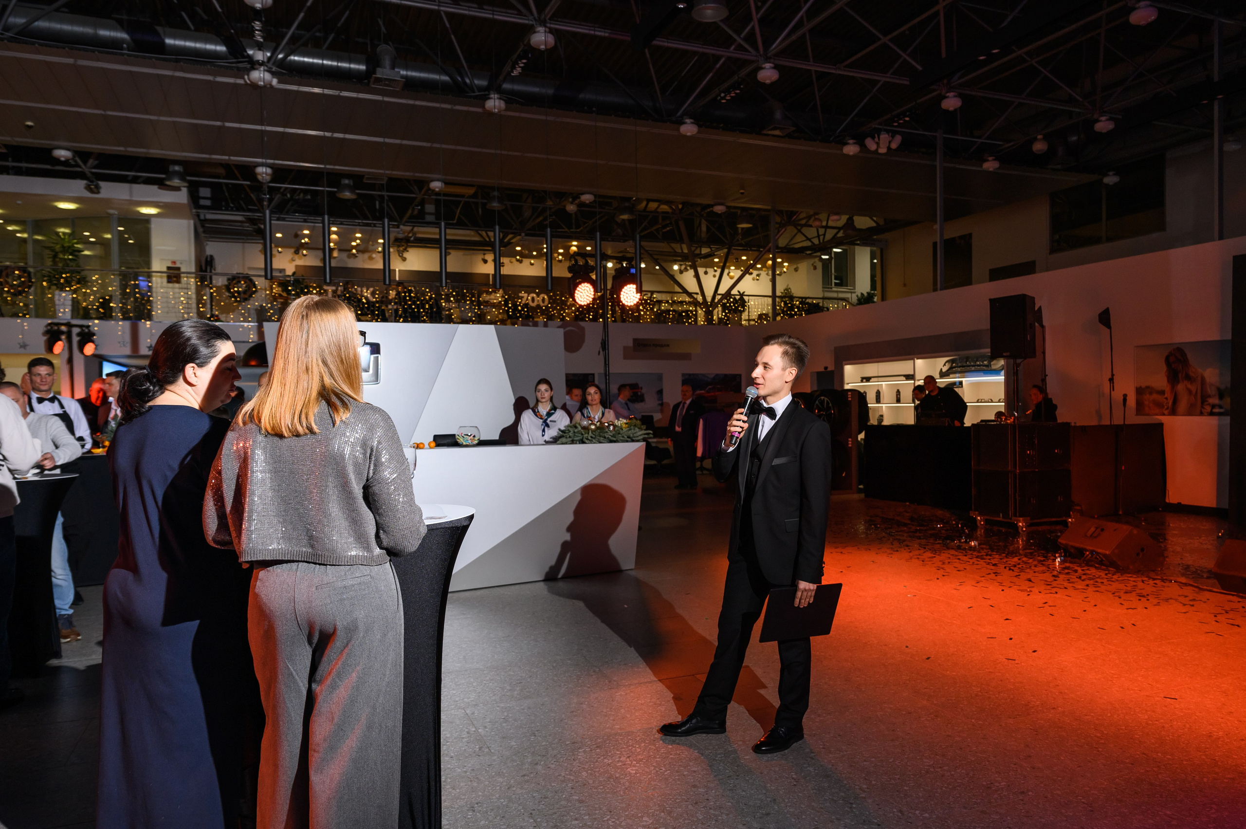 Автосалон Танк. Свадебный фотограф Москва Юрий Кульман