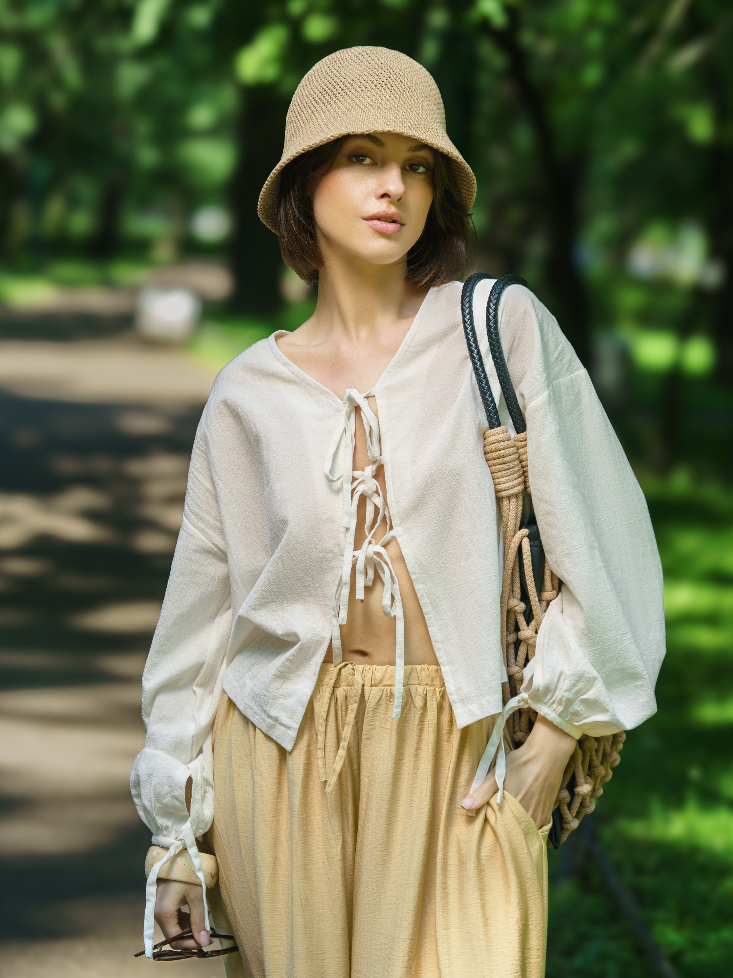 Стрит‑съёмка одежды и аксессуаров — фото и видео для брендов | KED Production. КЕД Студия-контент агентство полного цикла СПБ. Создаём фото, видео и контент, который помогает брендам и селлерам продавать больше