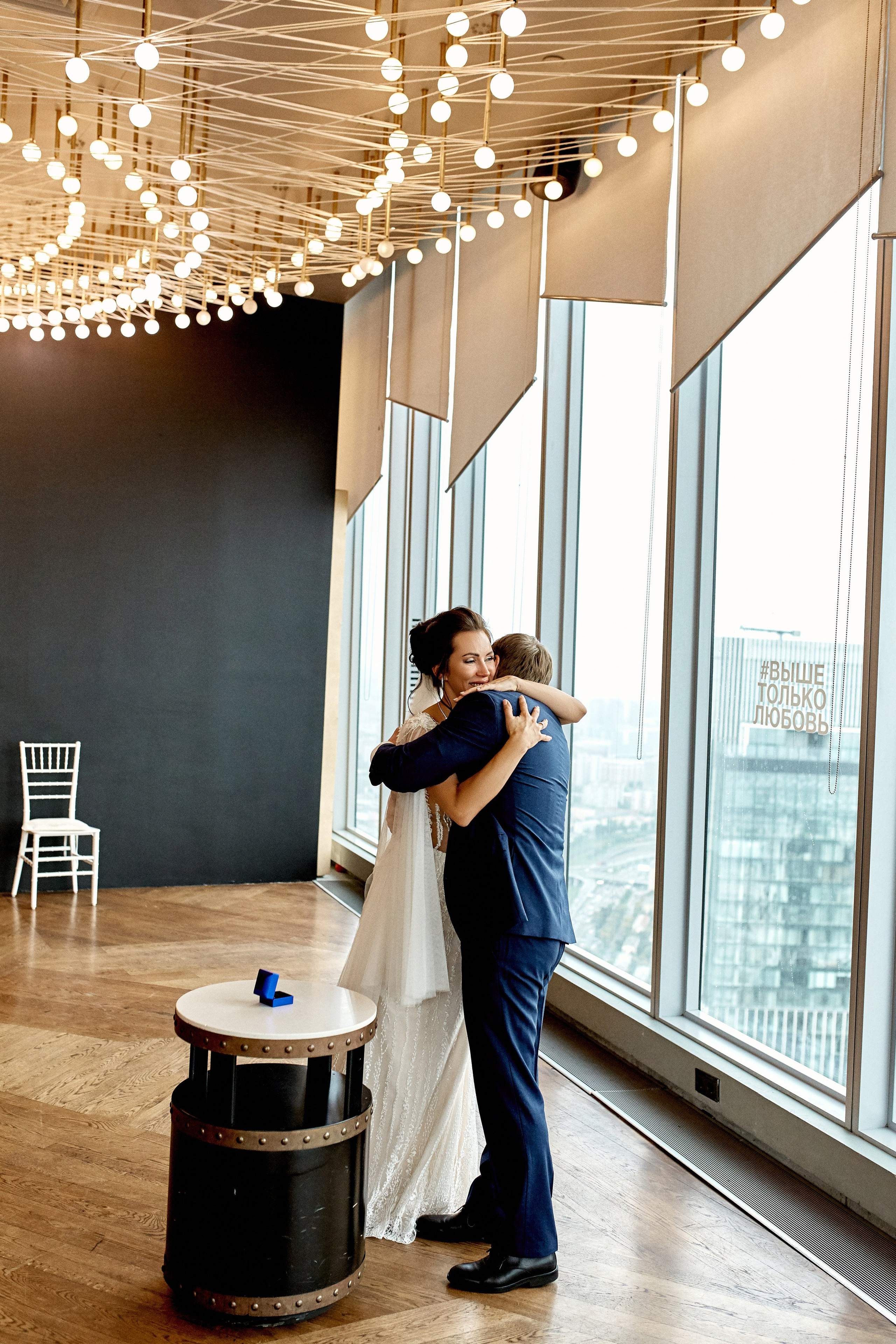 Свадебная фотосессия в Москва Сити с профессиональным фотографом — Цены, стоимость услуг фотографа на фотосъёмку свадьбы в Москва Сити