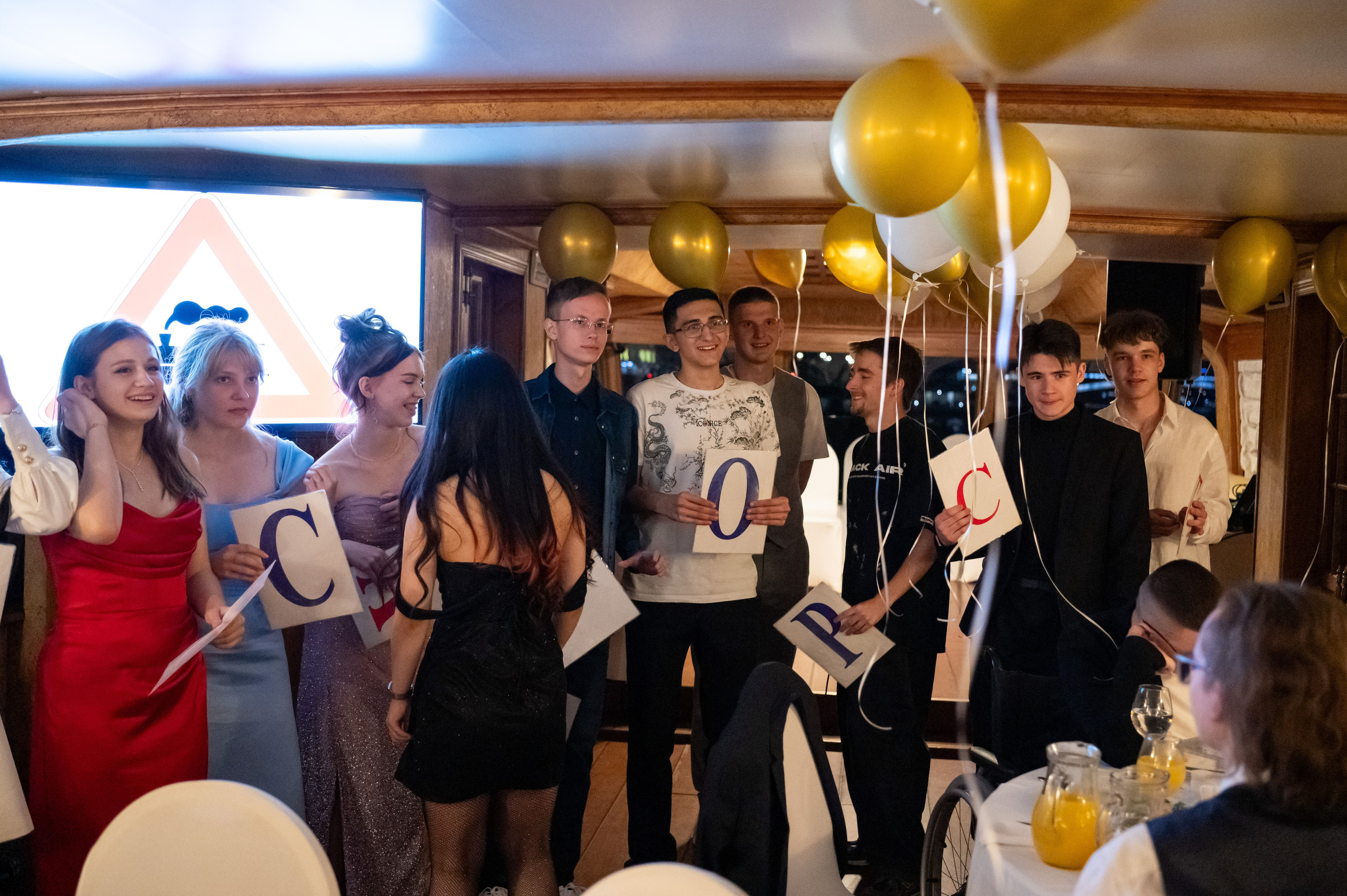Выпускной вечер 11 класс на теплоходе. Детский и семейный фотограф г. Москва Оксана Катаджи