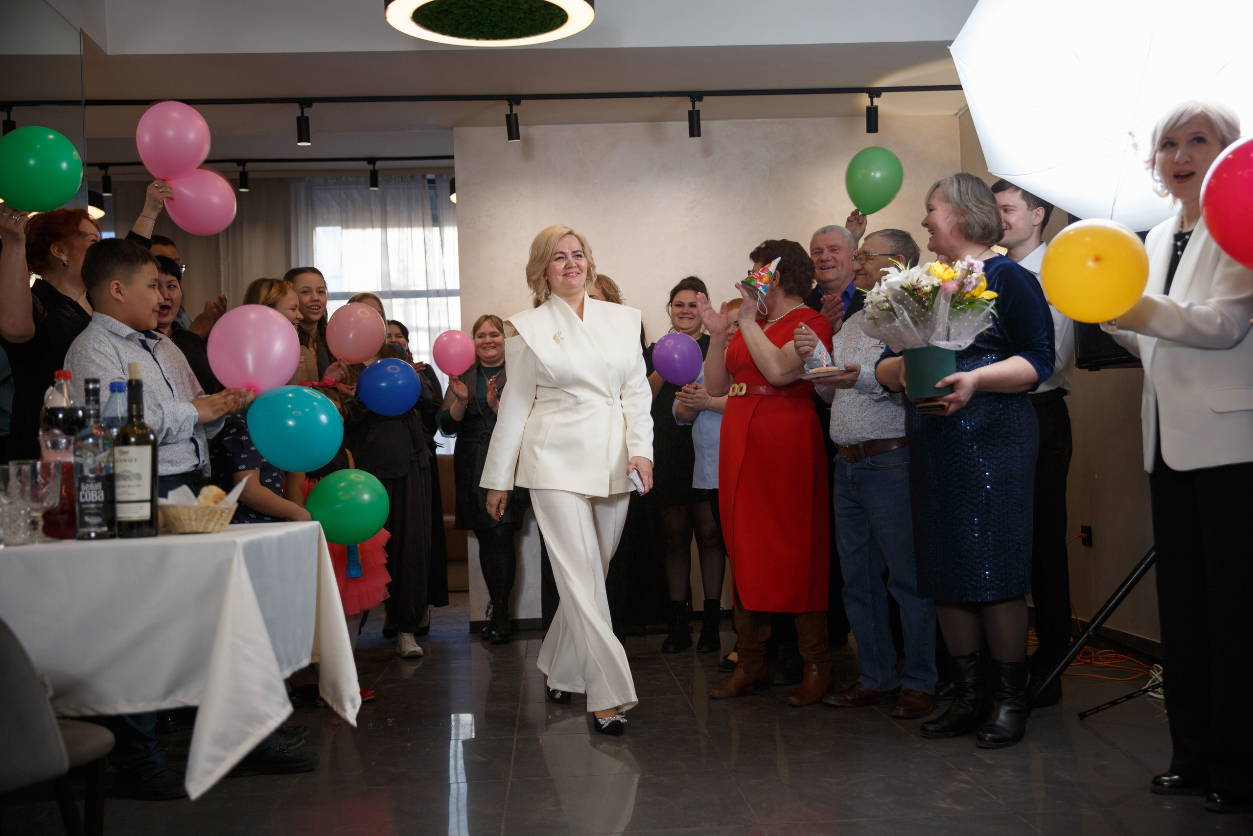 Встреча Натальи с воздушными шарами — праздничная атмосфера.  