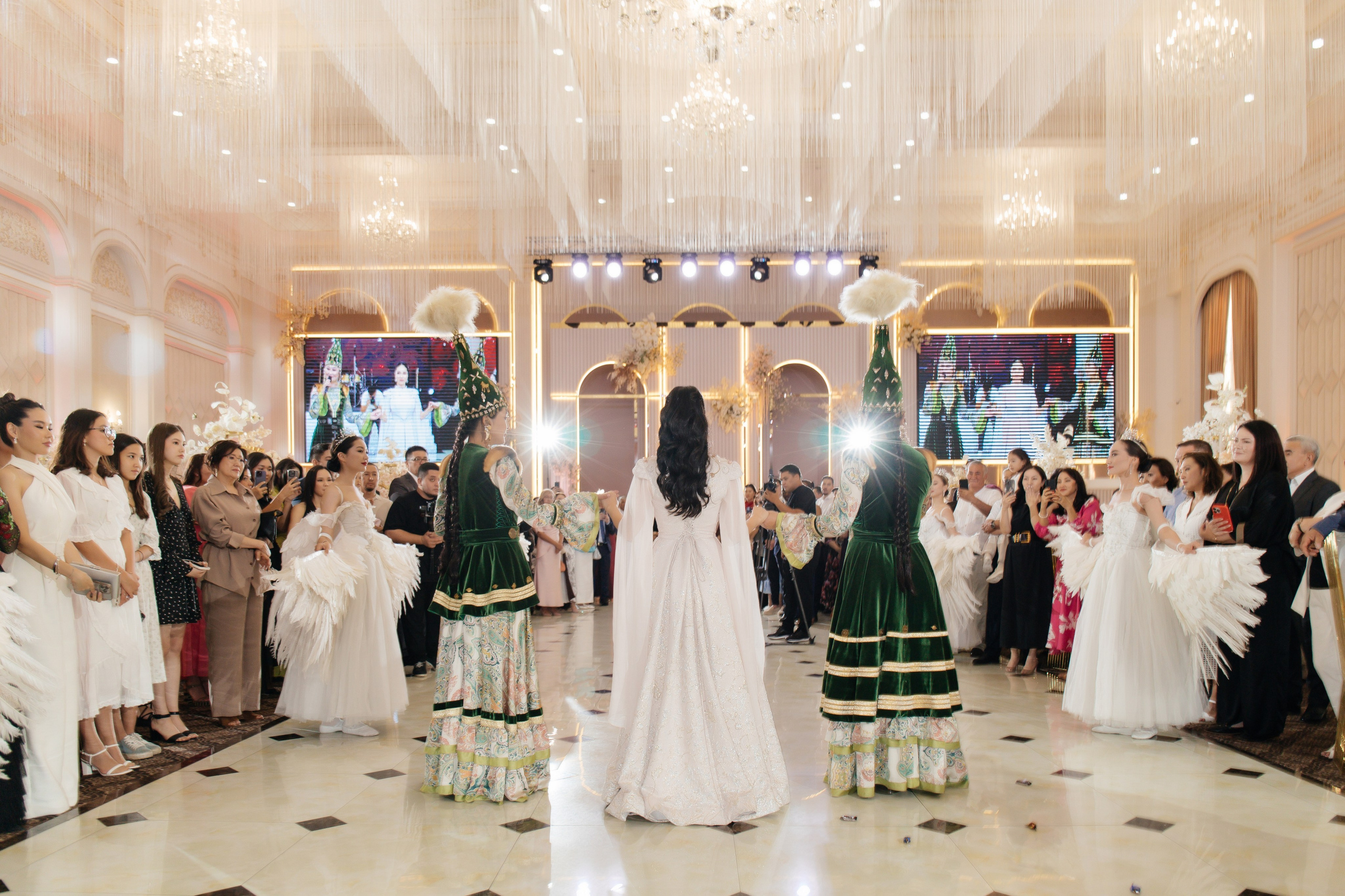 Kamila — Qyz uzatu. Wedding and Love story Photographer