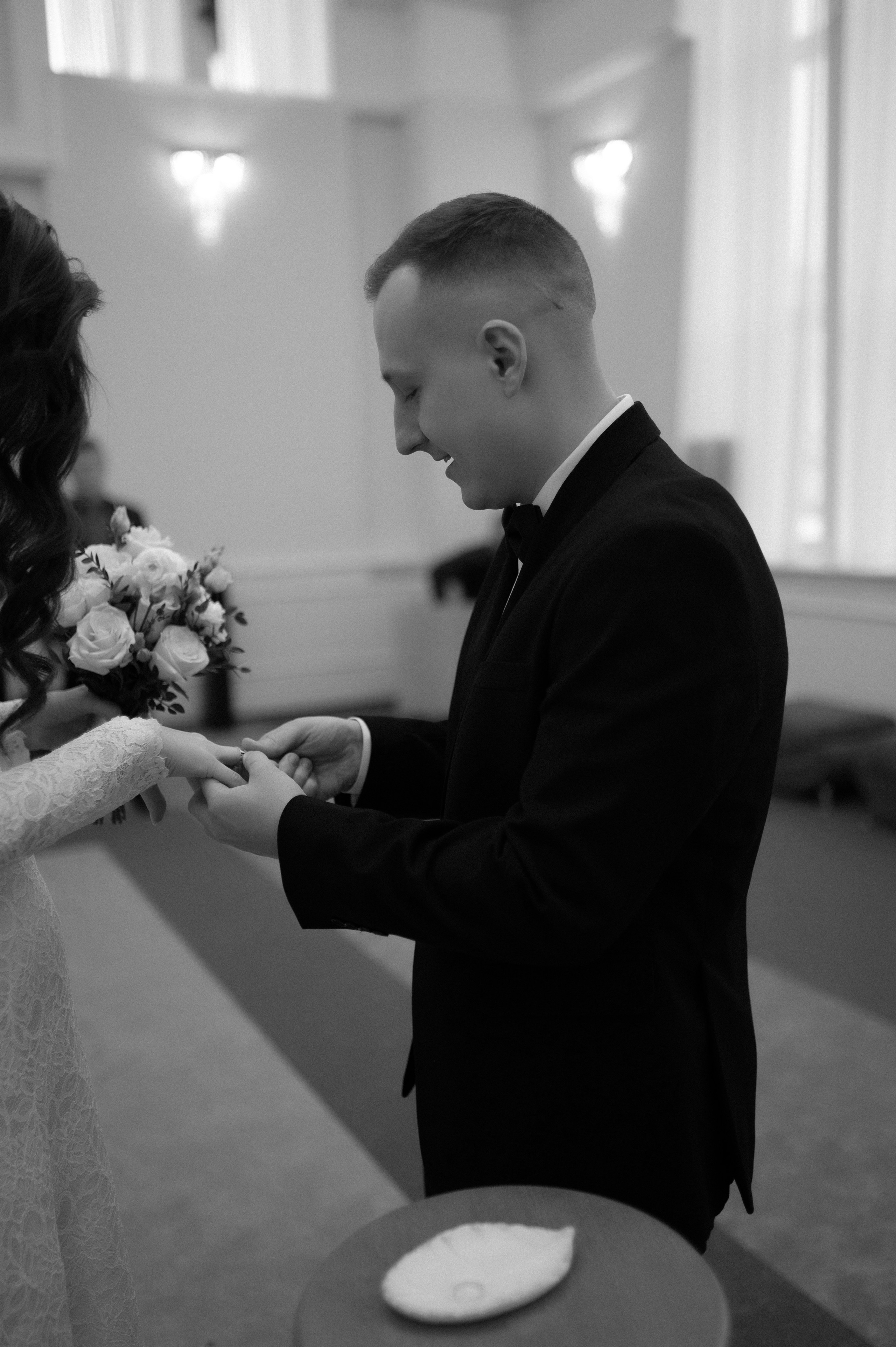 «И вот теперь остаются эти три: вера, надежда, любовь. Но величайшая из них — любовь». Твой личный проводник к красивым фотографиям в Старом Осколе