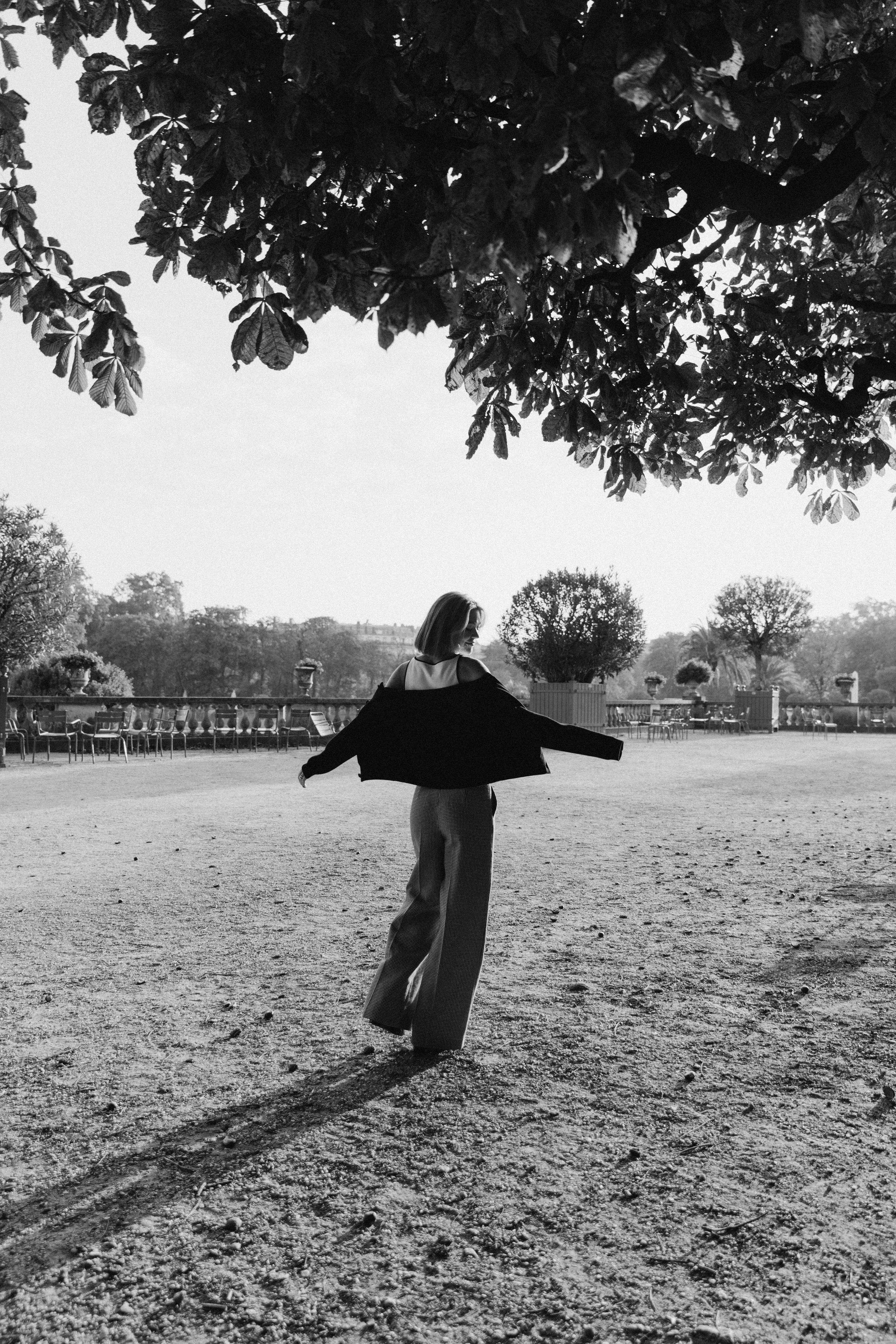 September sun. Photographer in Paris