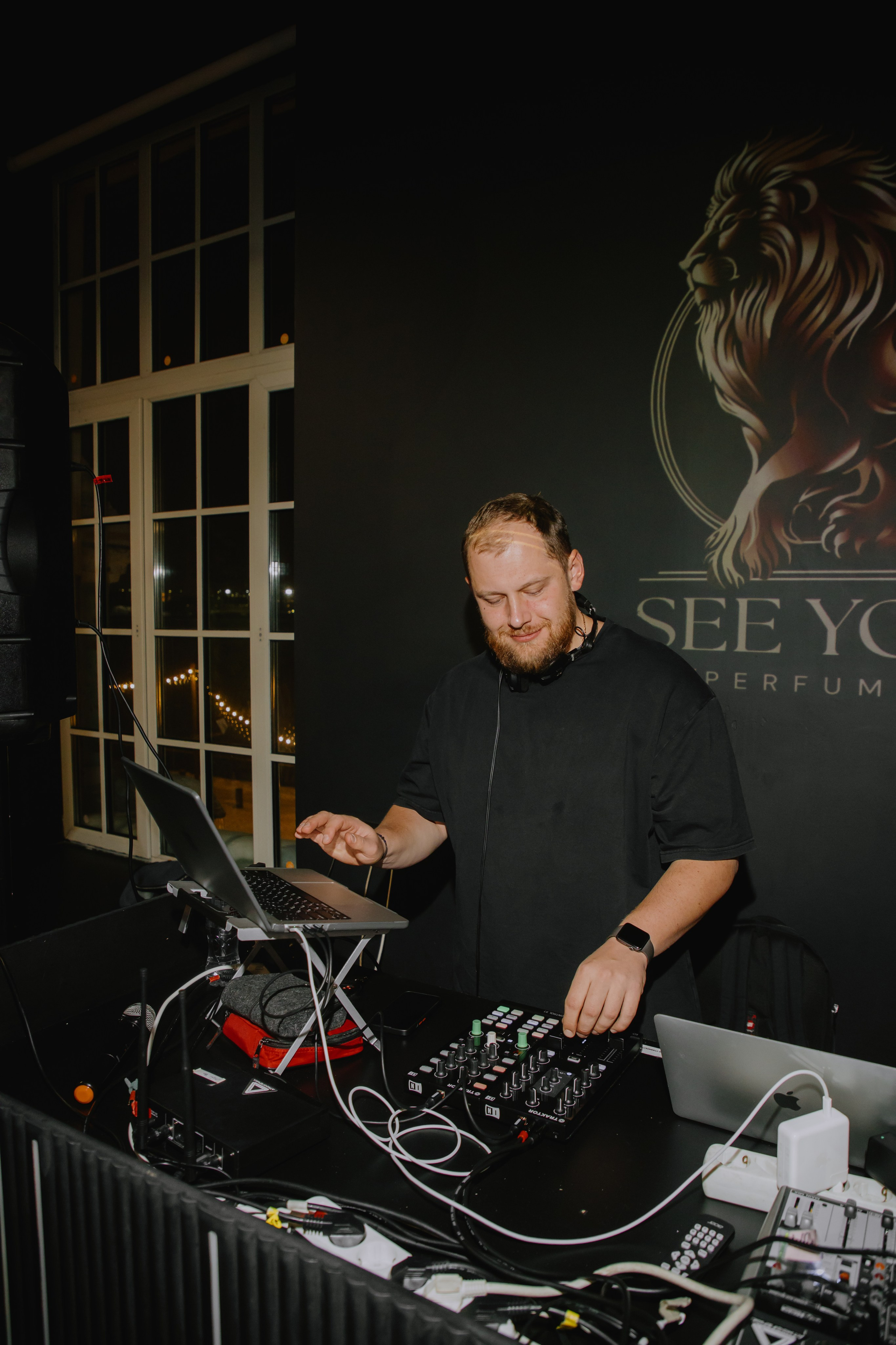 See `You Perfume. Фотограф в Москве и Санкт-Петербурге Дарина