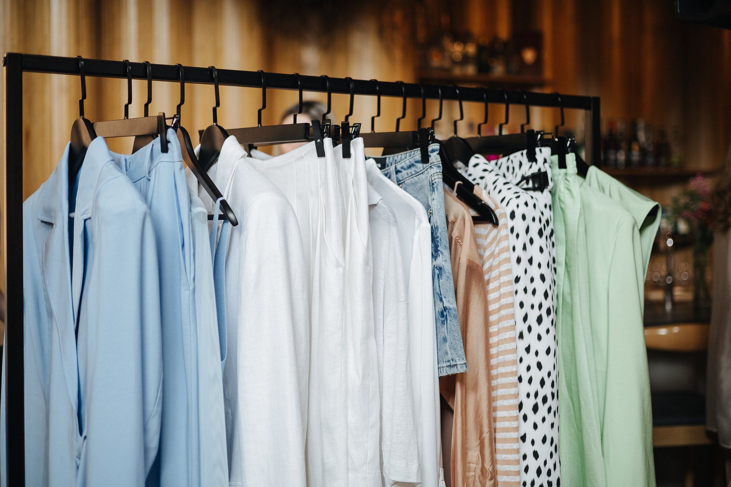 Презентация открытия магазина женской одежды GLVR в ресторане Fresco. Фотограф в Красноярске Надежда Воскресенская