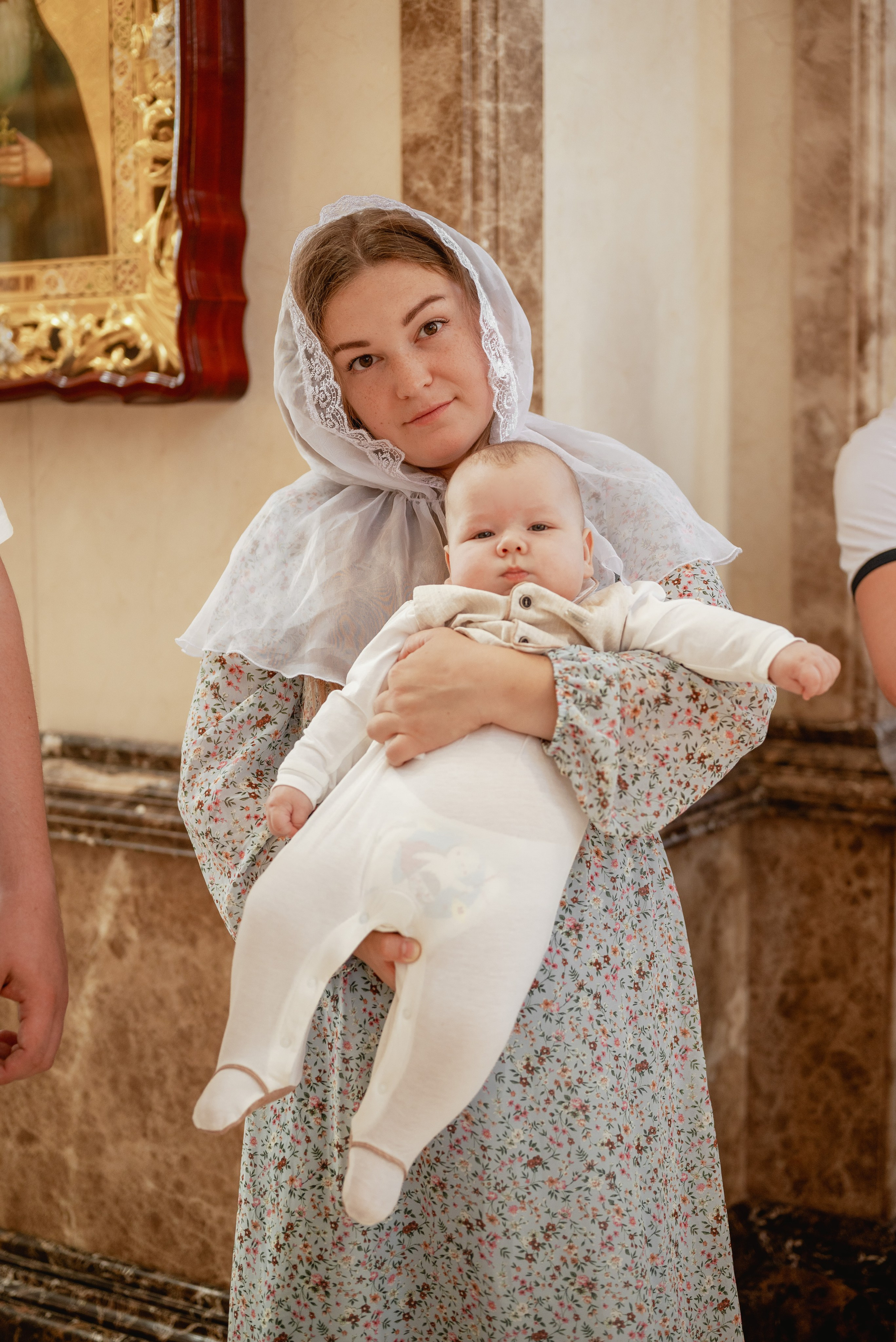 Крещение в светлом храме. Юлия Басня семейный и свадебный фотограф в Донецке