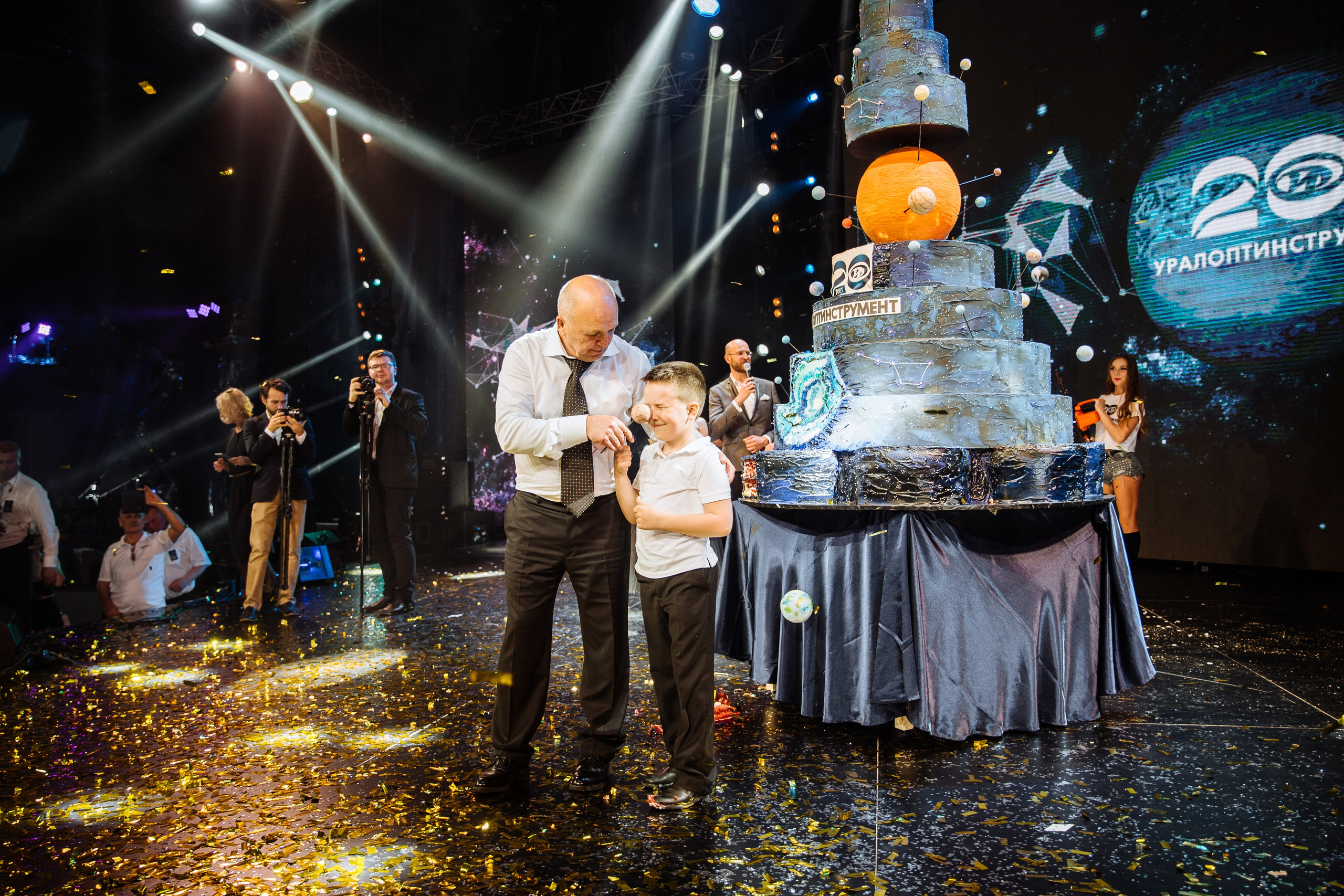 "УралОптИнструмент" 20    лет. Это было феерично!. Портфолио свадебного фотографа. Роман Каргаполов
