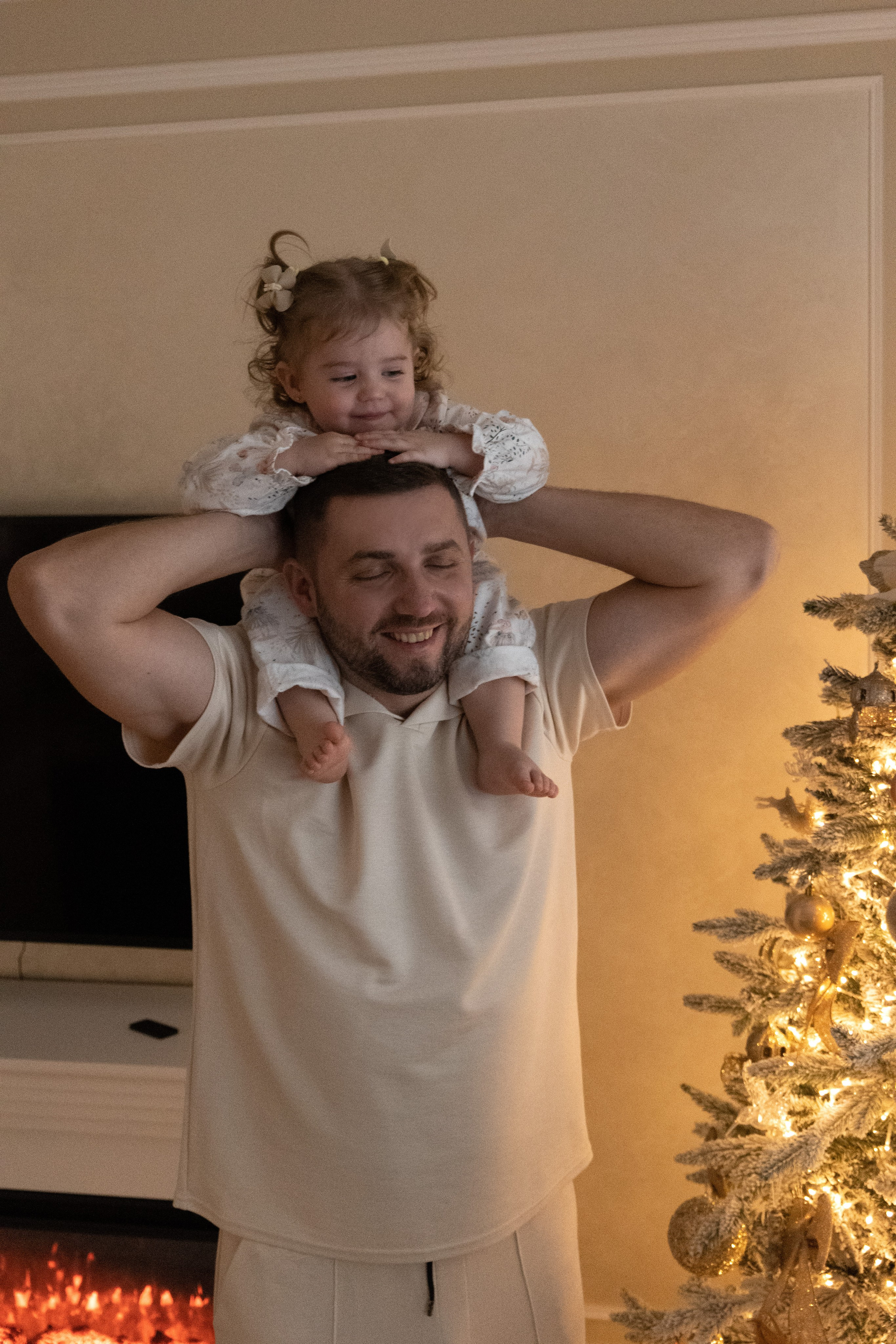 Семейная новогодняя фотосессия дома. Фотограф видеограф Ольга Василевская