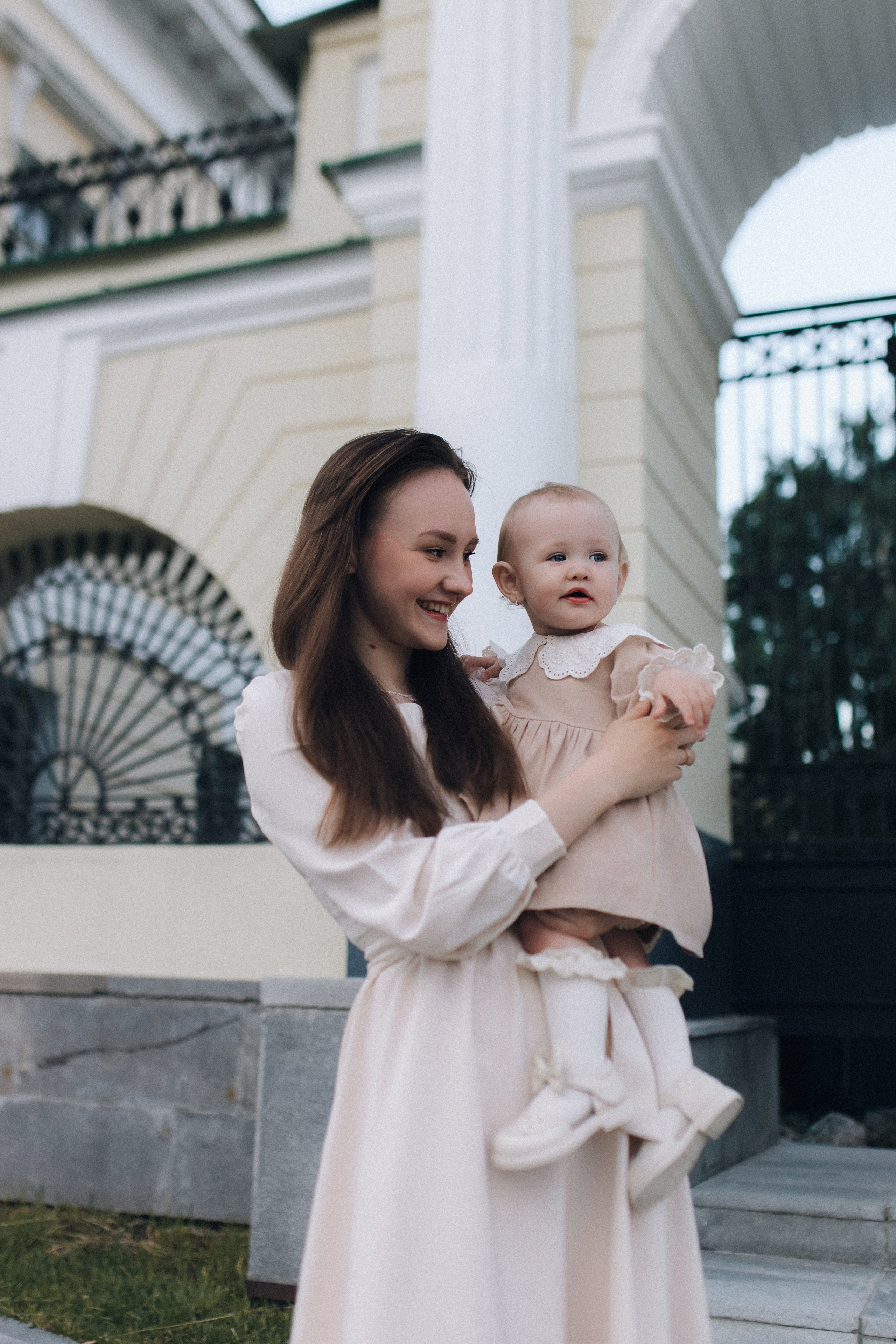 Семейная фотосессия летом в городе. Семейный фотограф Екатеринбург Черепанова Олеся