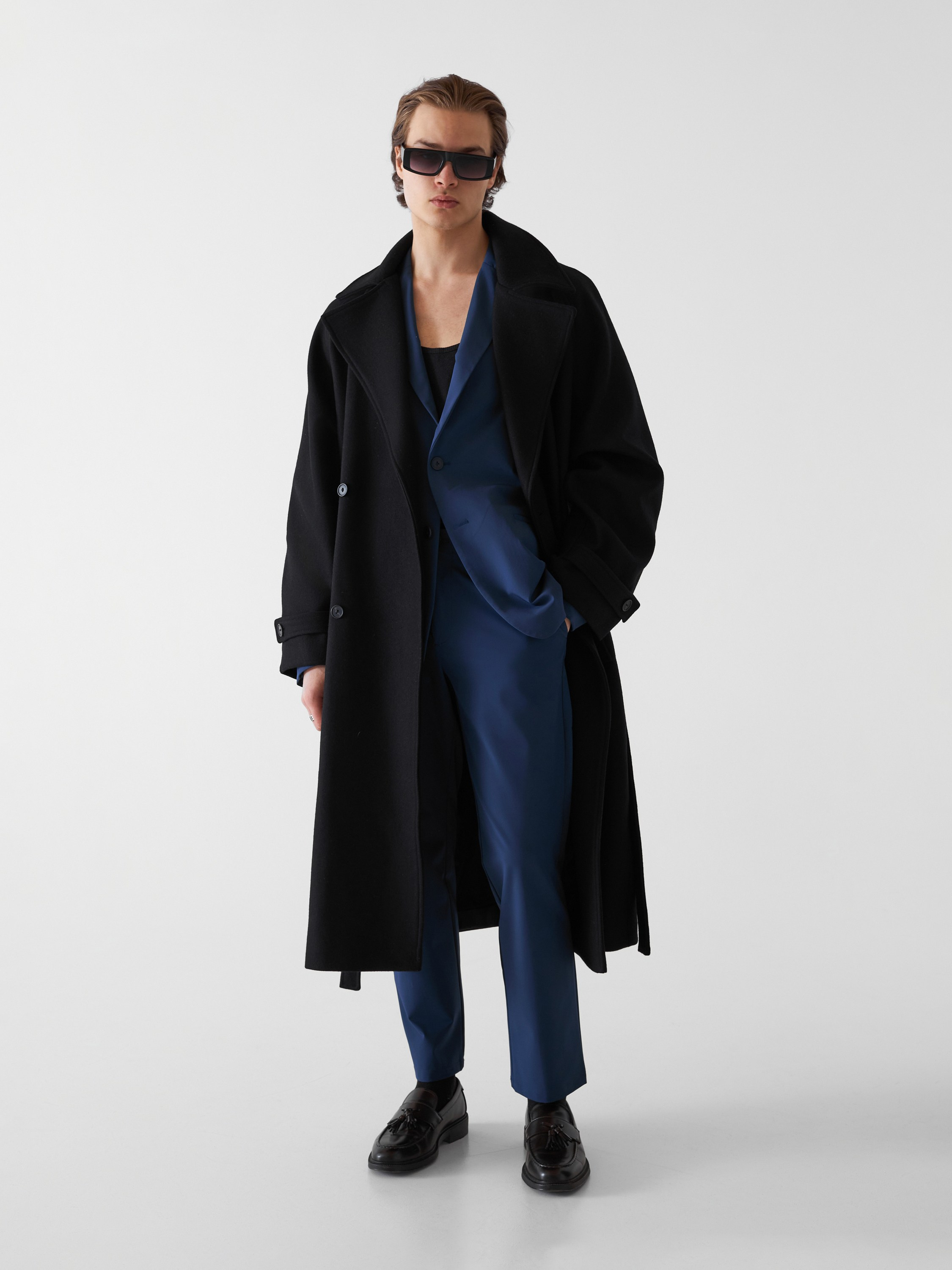 Фотосъемка мужского пальто Екатеринбург Wildberries ВБ Ozon Озон фотосессия одежды Екб заказать цена фотосъемка товара WB маркетплейс карточ. Фотограф Екатеринбург Анастасия Жерновская | Маркетплейсы и нейрофото