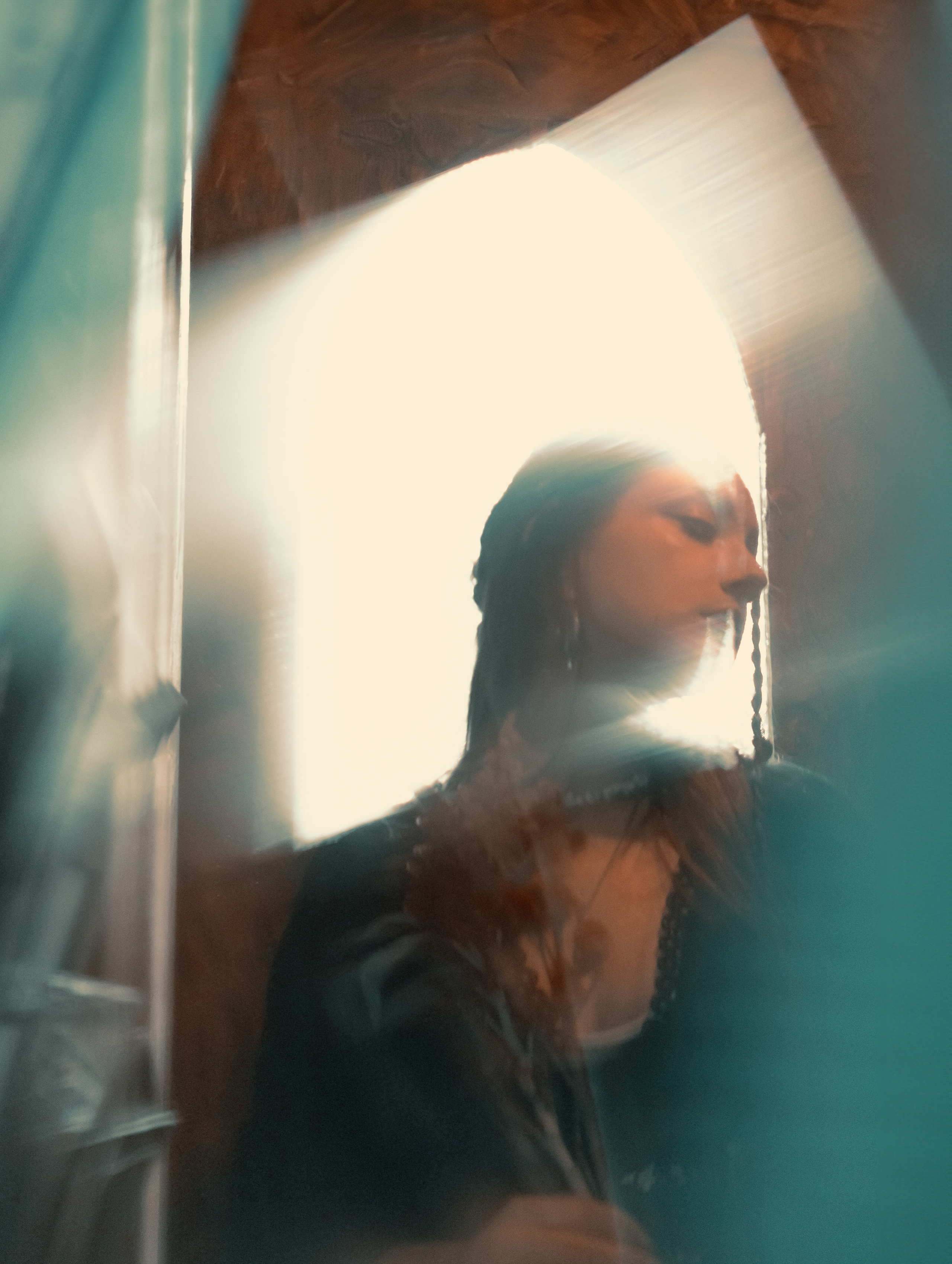 Магическая фотосессия с божественной Марией, вдохновленной иконами, в индийском кафе "Кашмир", призывает к удивительной духовной путешествие. Фотограф: Alexander Veselkov - Photographer | AV.