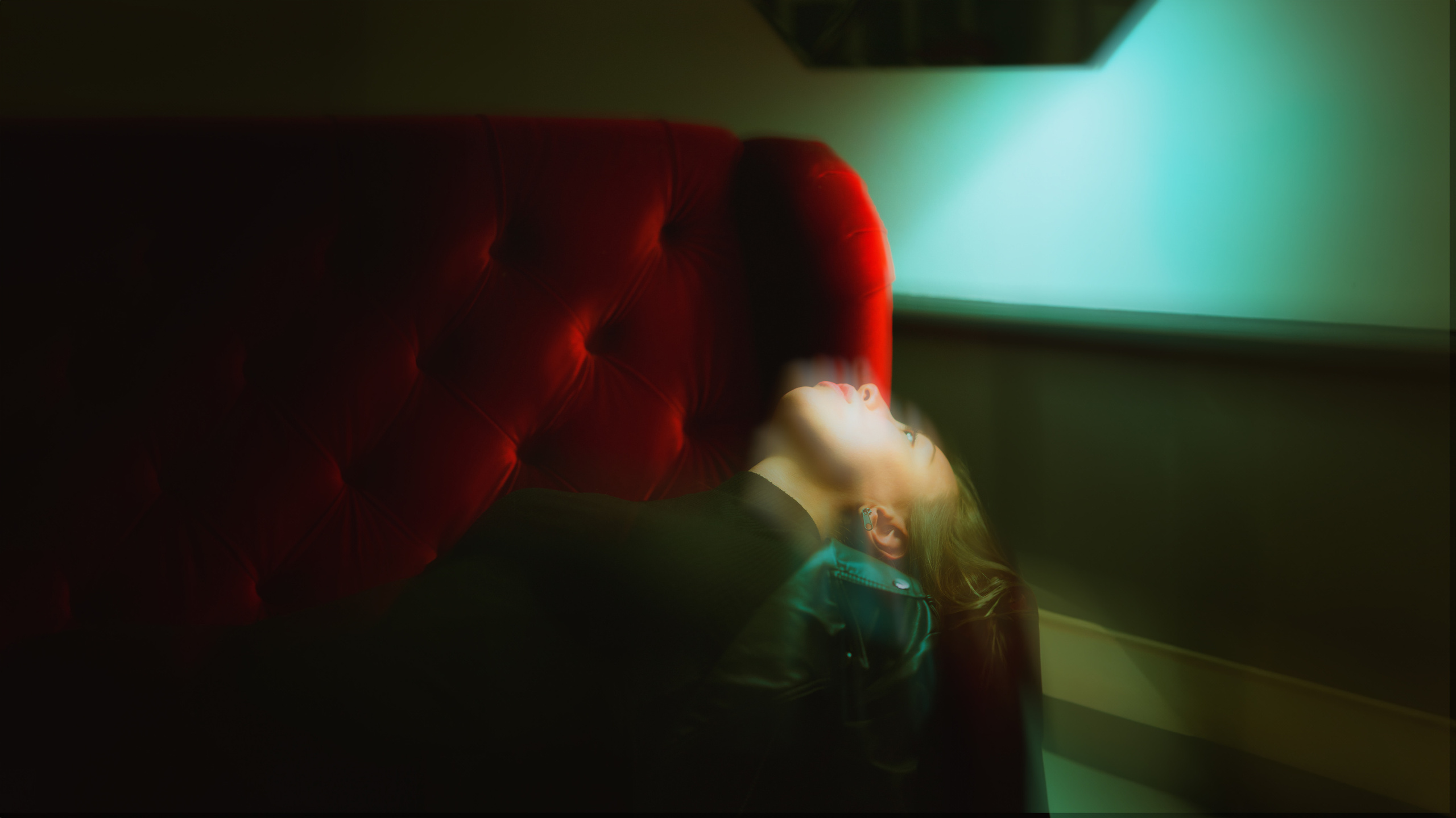 Завораживающая художественная фотография в Санкт-Петербурге и Москве, сияющая уникальным стилем, необычными цветами и эмоциональными образами, переносит в мир фантазий. Фотограф: Alexander Veselkov - Photographer | AV.