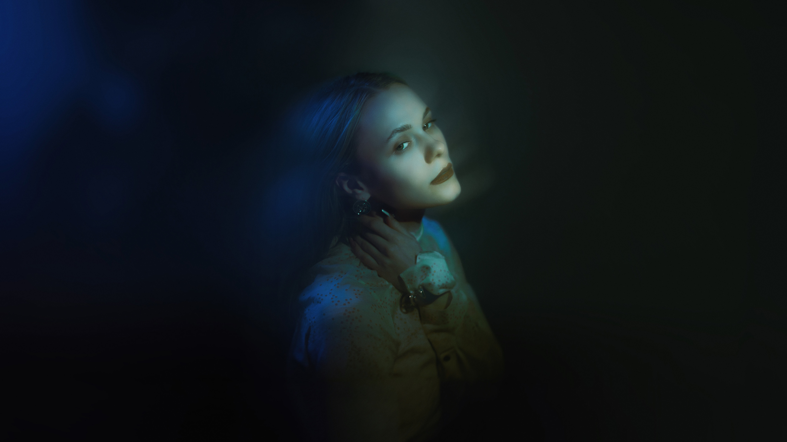 LUNA V KOME. ALEXANDER VESELKOV — ФОТОГРАФ | NFT ARTIST | РЕЖИССЕР I VISUAL ARTIST