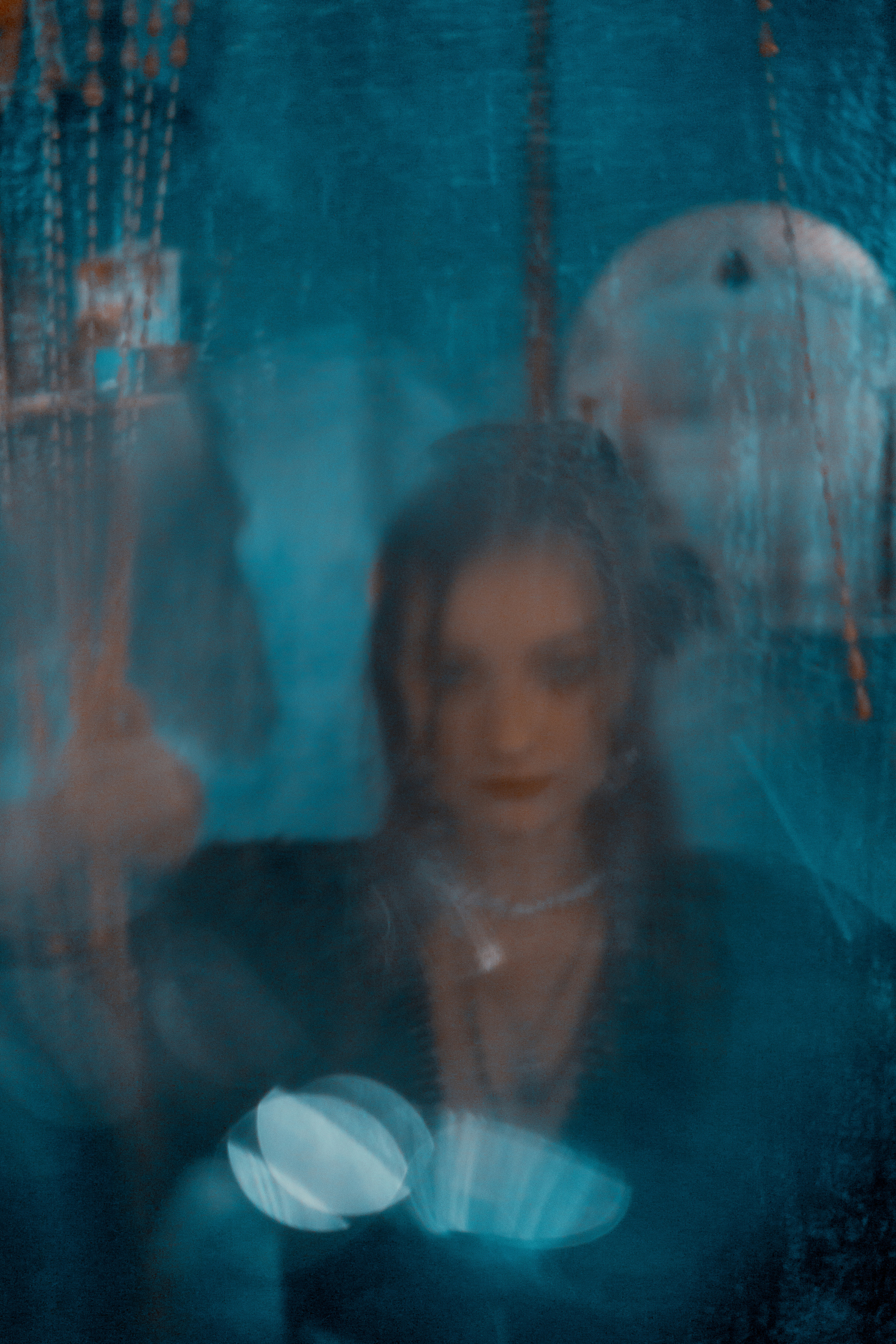 Фотосессия с восточными нотами в индийском кафе "Кашмир", где таинственная девушка притягивает магической энергией. Автор: Alexander Veselkov - Photographer | AV.