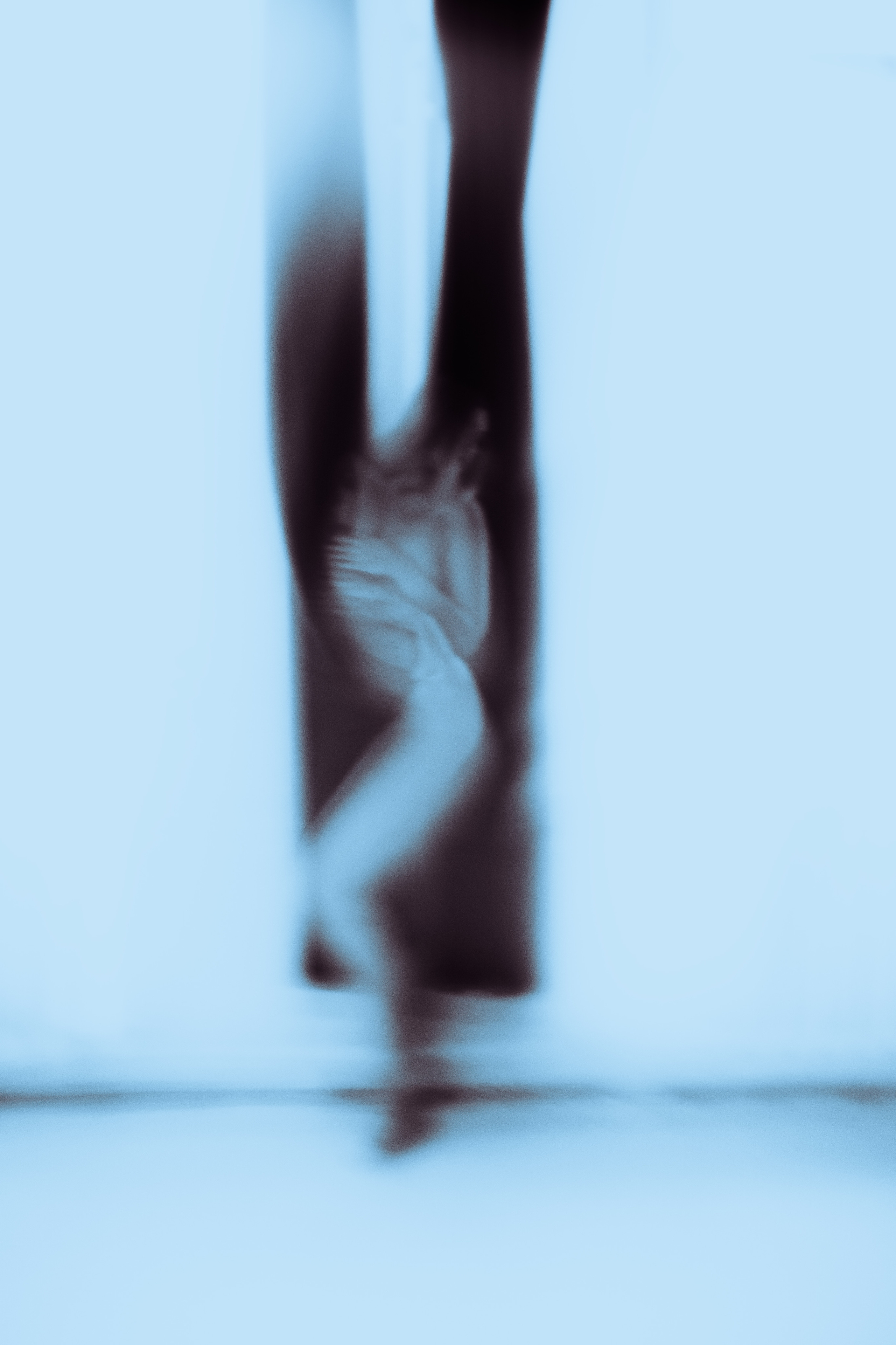 Фотосессия с мистическим образом красивой девушки, мягко обнажающейся за шторой, призывает дивный мир магии и эстетики. Фотограф: Alexander Veselkov - Photographer | AV.