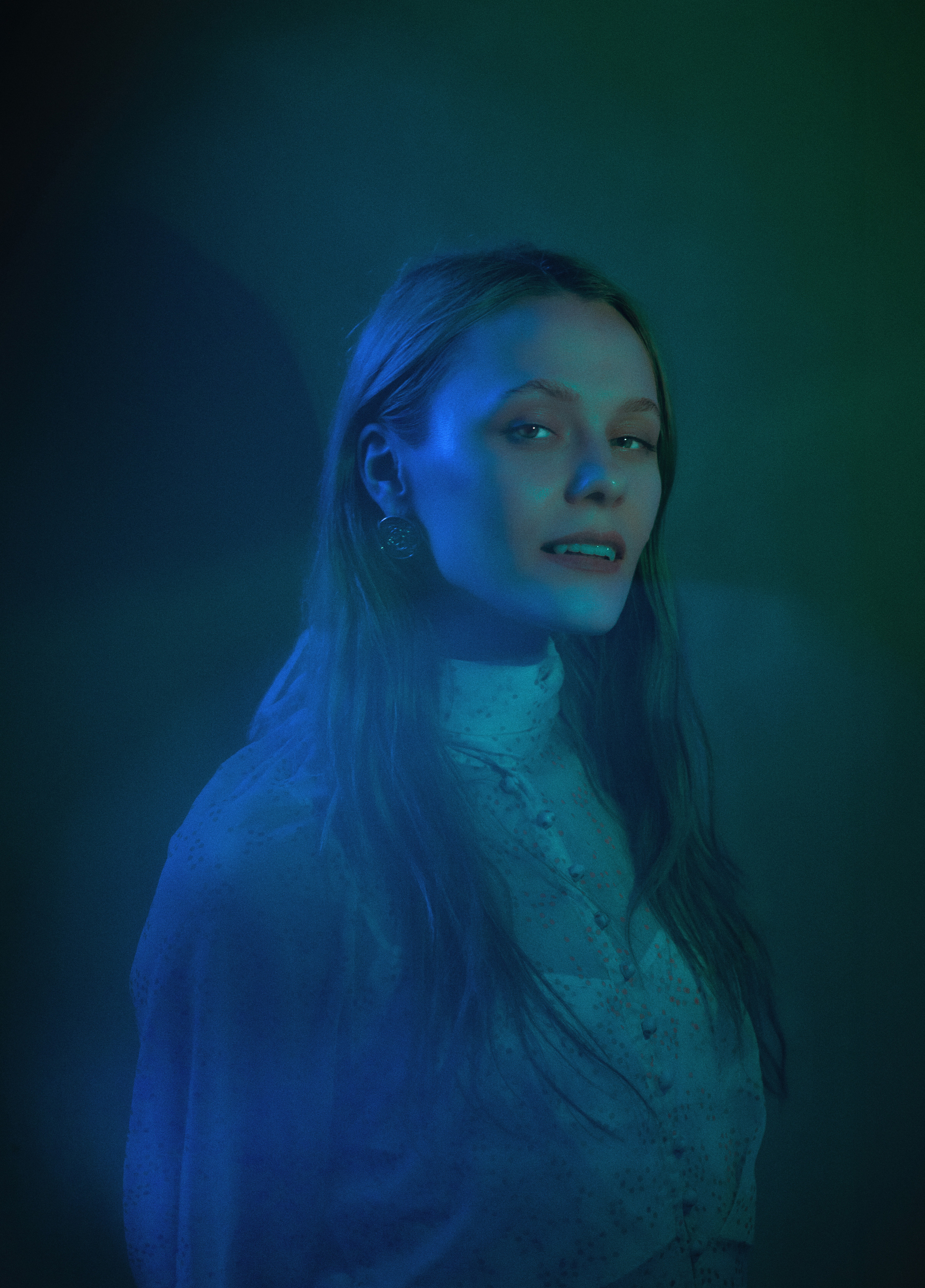 Благородные и атмосферные цвета: вампирская фотосессия с графиней от Alexander Veselkov - Photographer| AV.